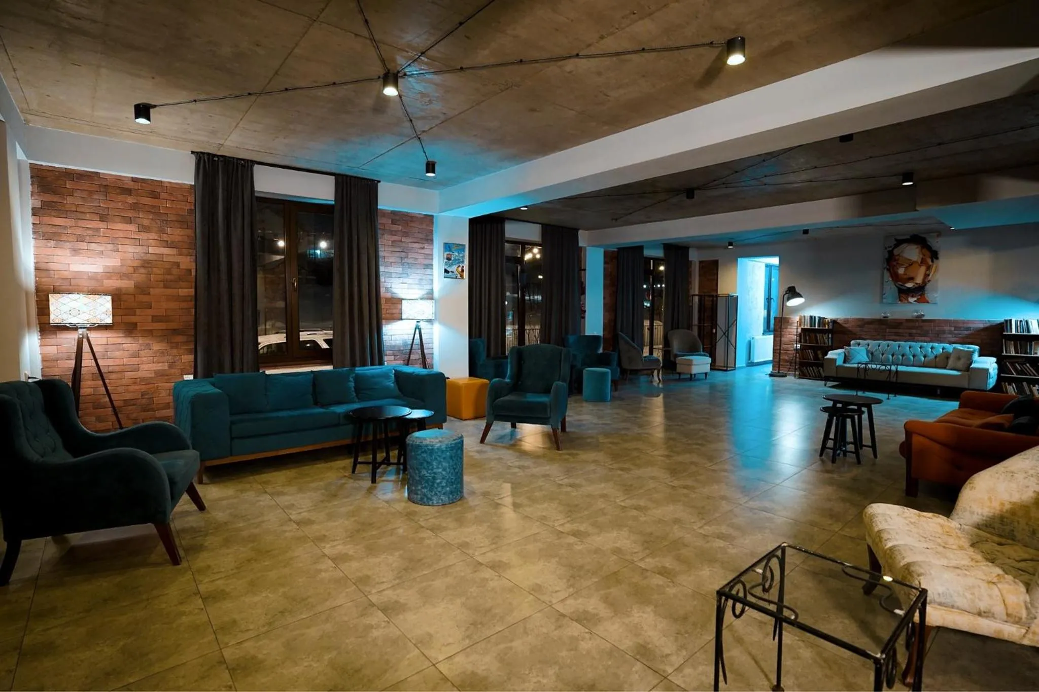 Communal lounge/ TV room in Loft Hotel Bakuriani