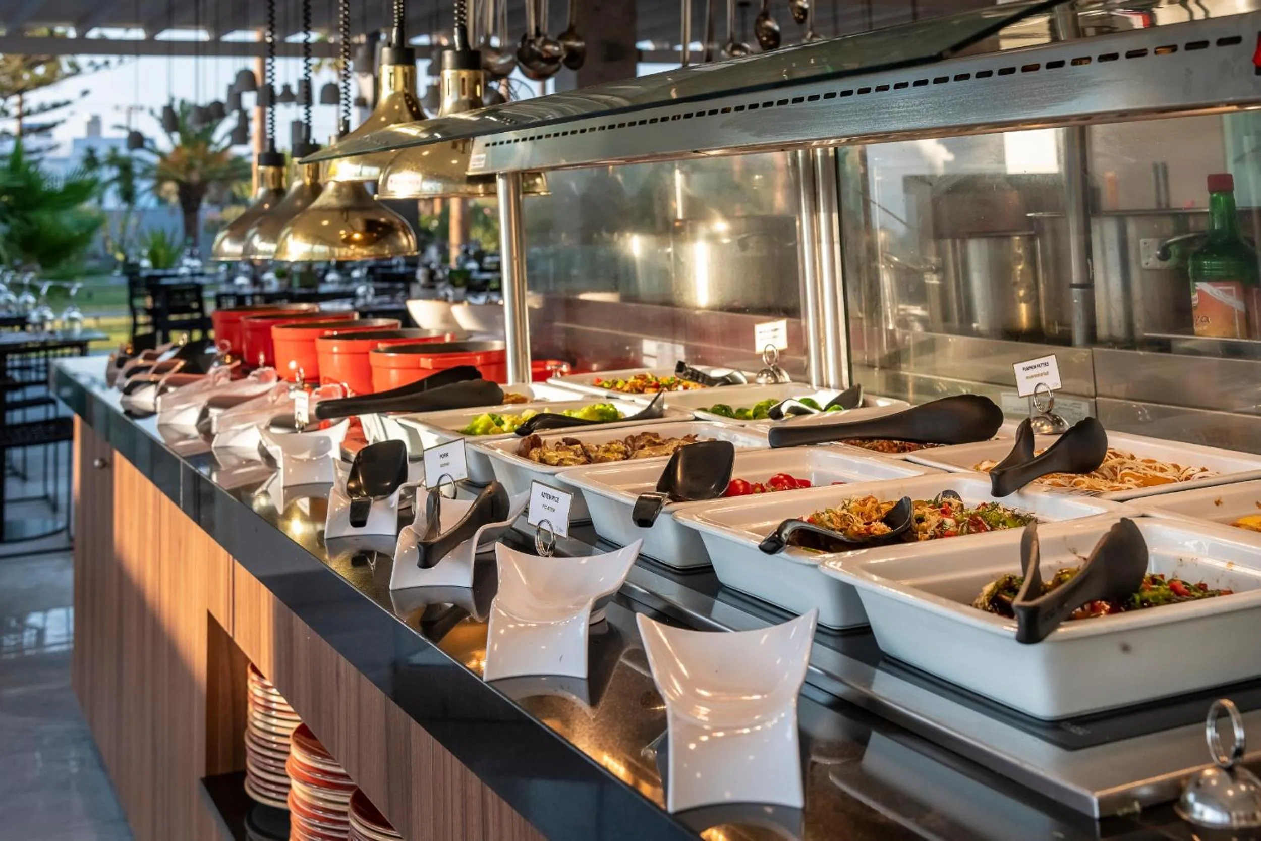 Restaurant/places to eat in Diamond Boutique Hotel