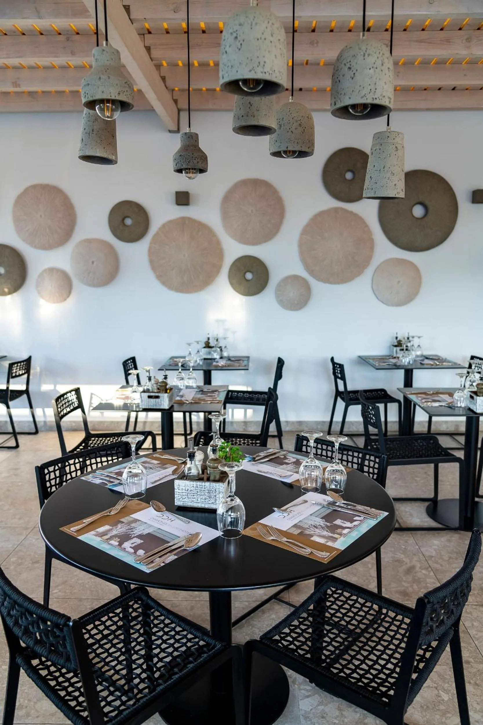 Restaurant/places to eat in Diamond Boutique Hotel
