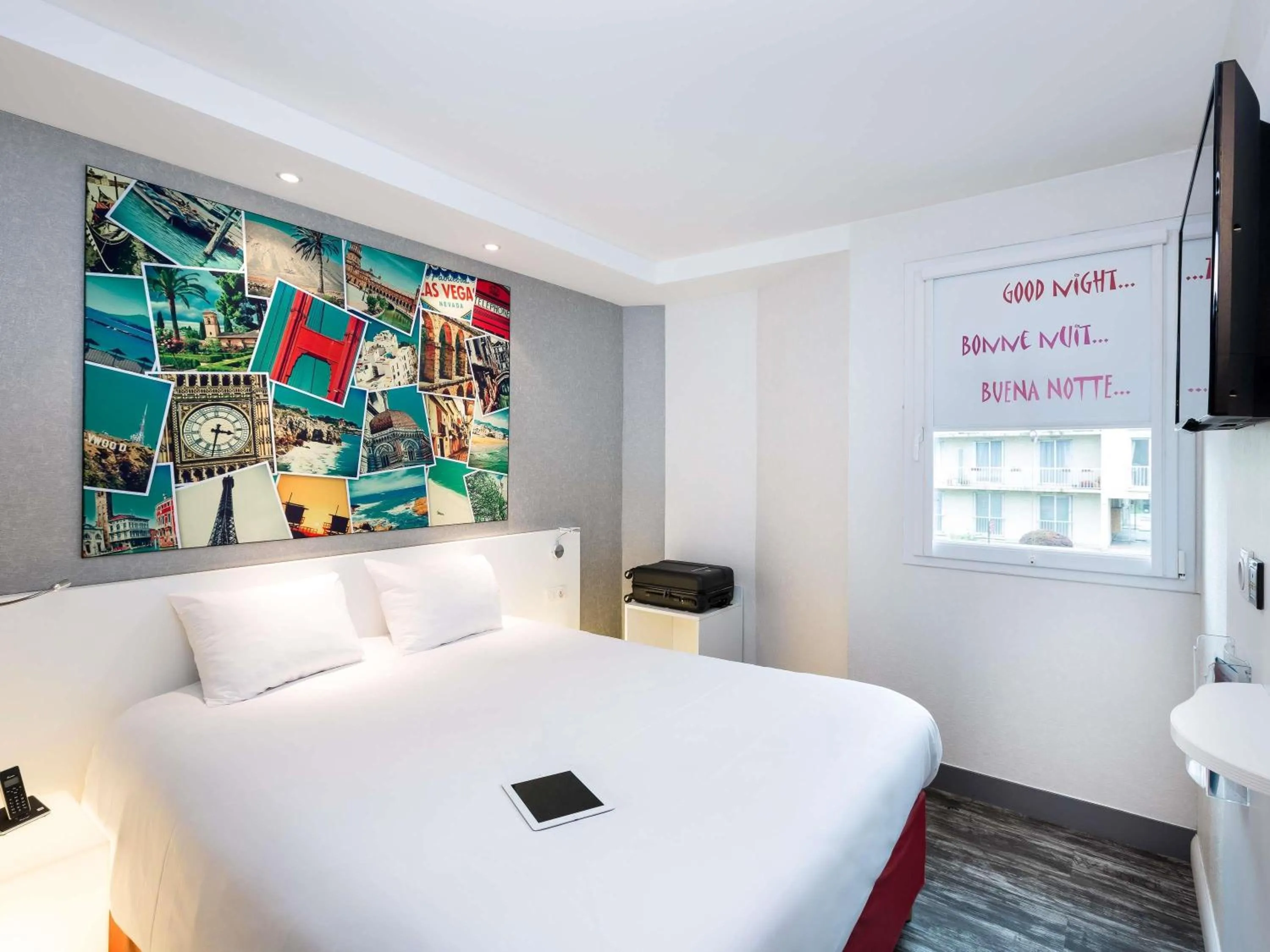 Bedroom, Bed in ibis Styles Blois Centre Gare