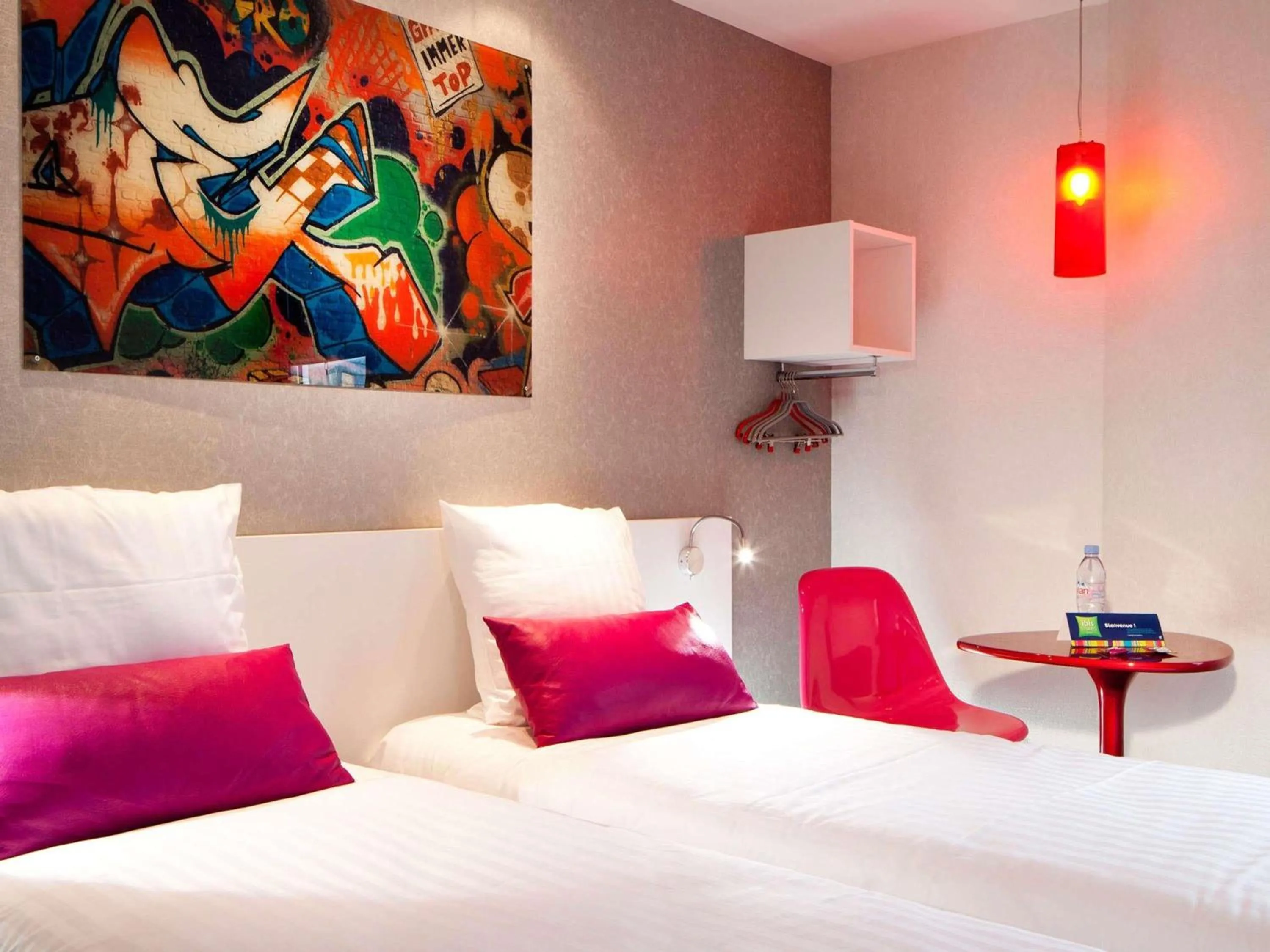 Bedroom, Bed in ibis Styles Blois Centre Gare