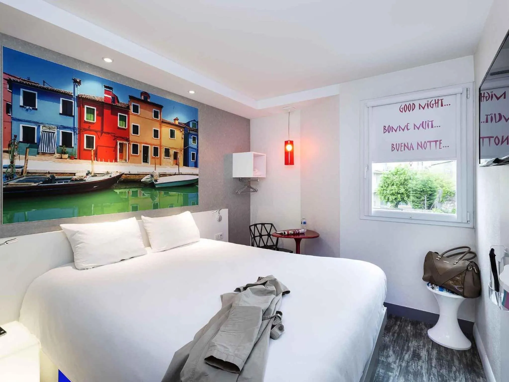 Bedroom, Bed in ibis Styles Blois Centre Gare