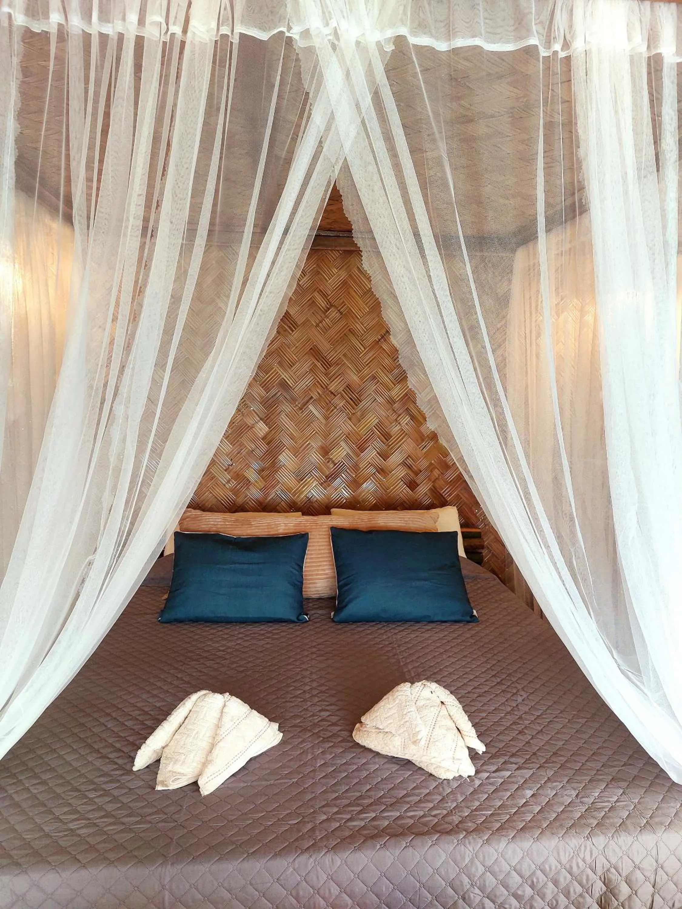 Bed in Jungle Bar Honeymoon suite & private pool