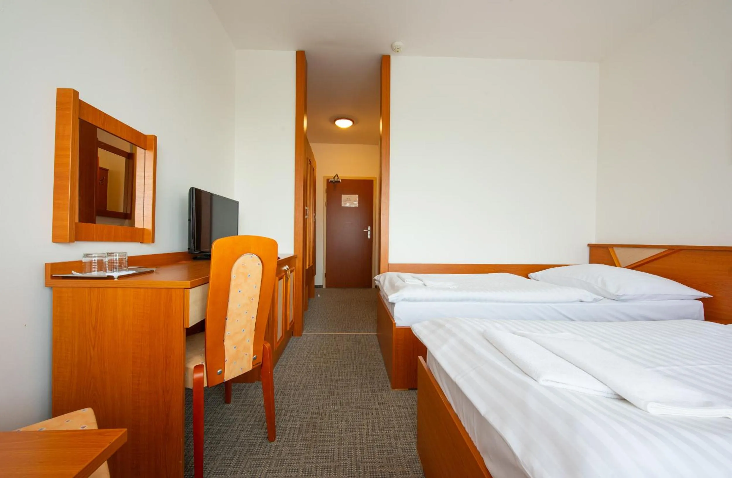 Property building, Bed in Hotel SOREA TITRIS