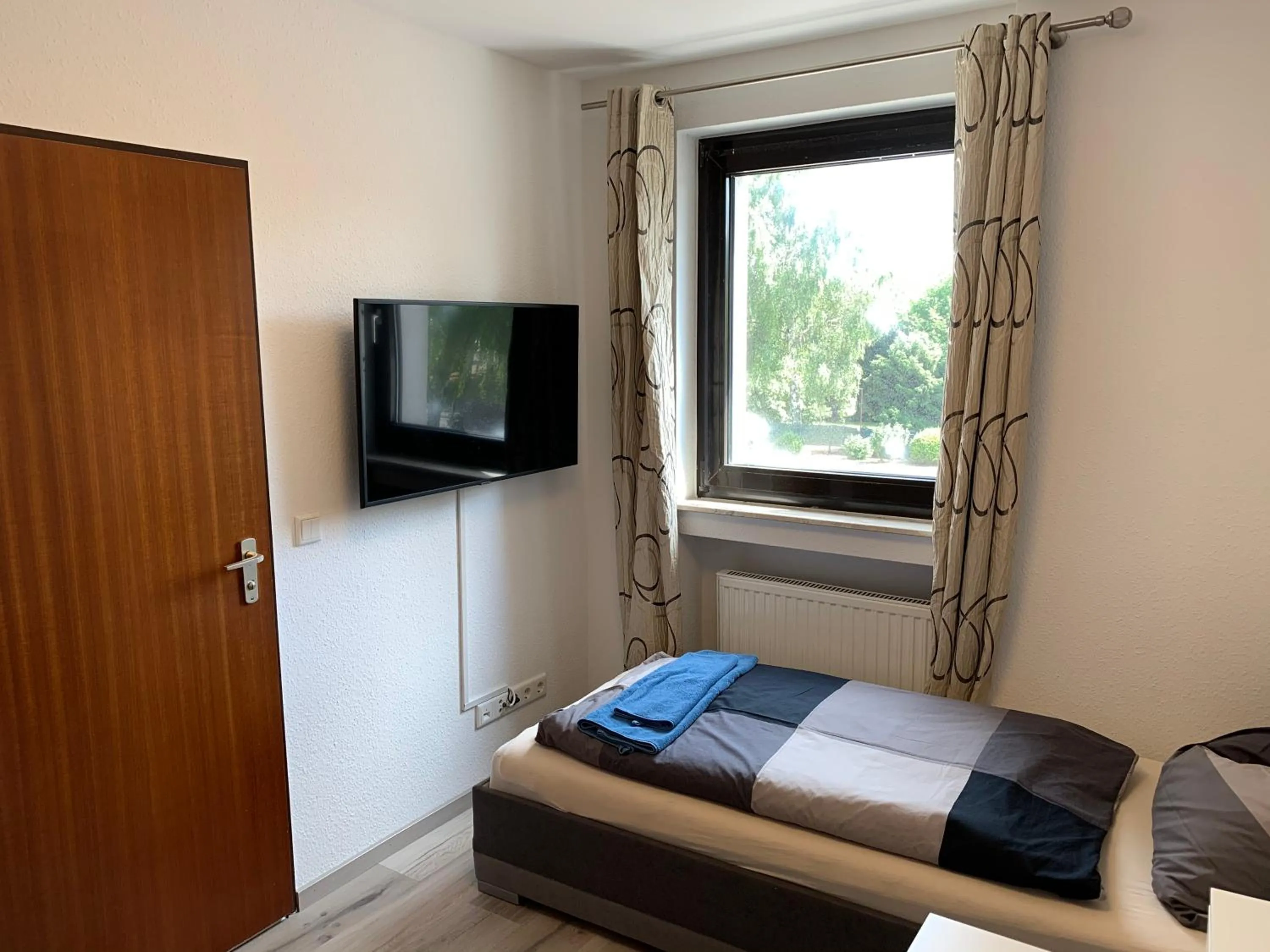 Photo of the whole room, Bed in Apart-Hotel Rheinischer Hof Dormagen