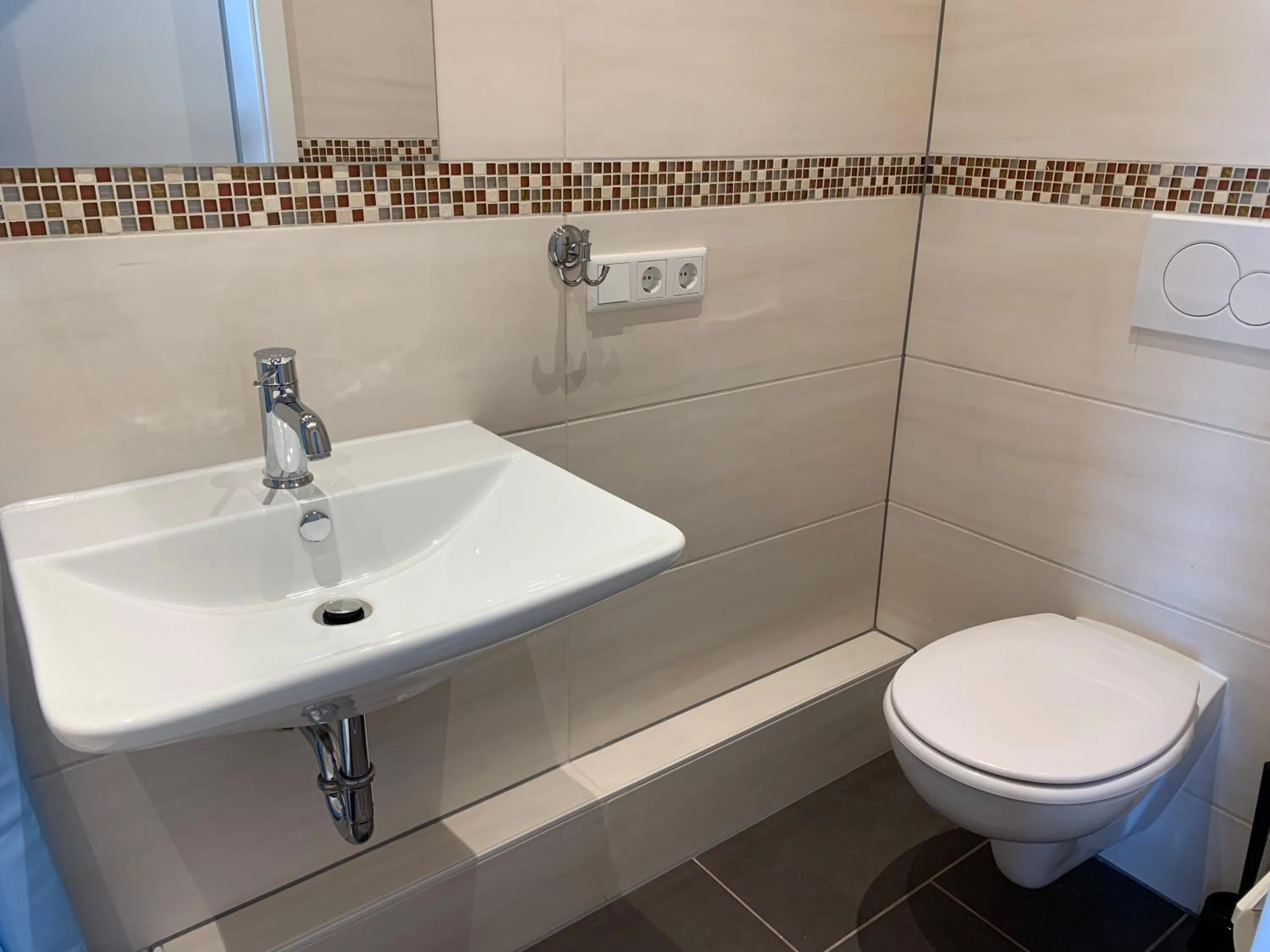 Toilet in Apart-Hotel Rheinischer Hof Dormagen