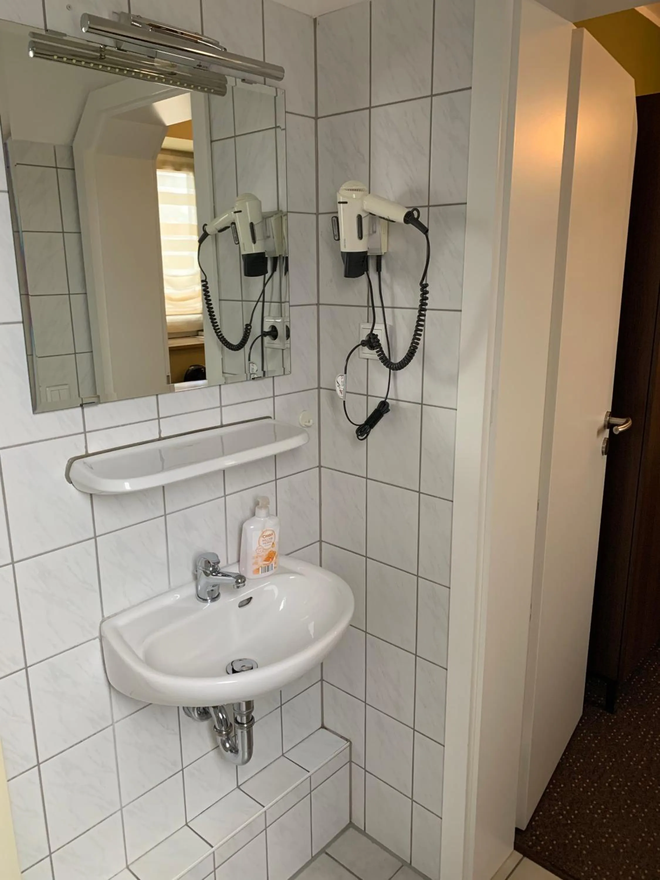 Bathroom in Apart-Hotel Rheinischer Hof Dormagen