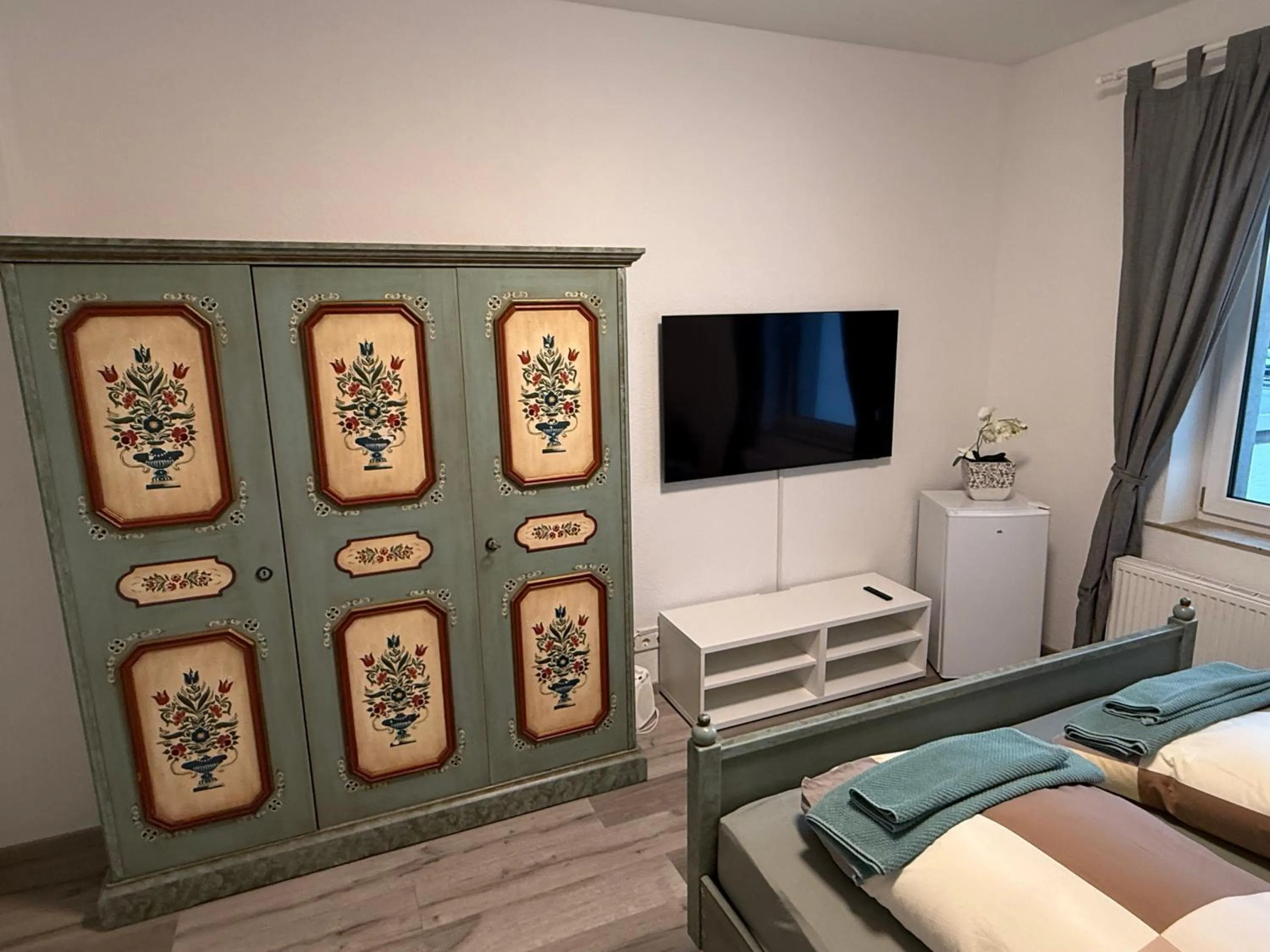 TV and multimedia, Bed in Apart-Hotel Rheinischer Hof Dormagen