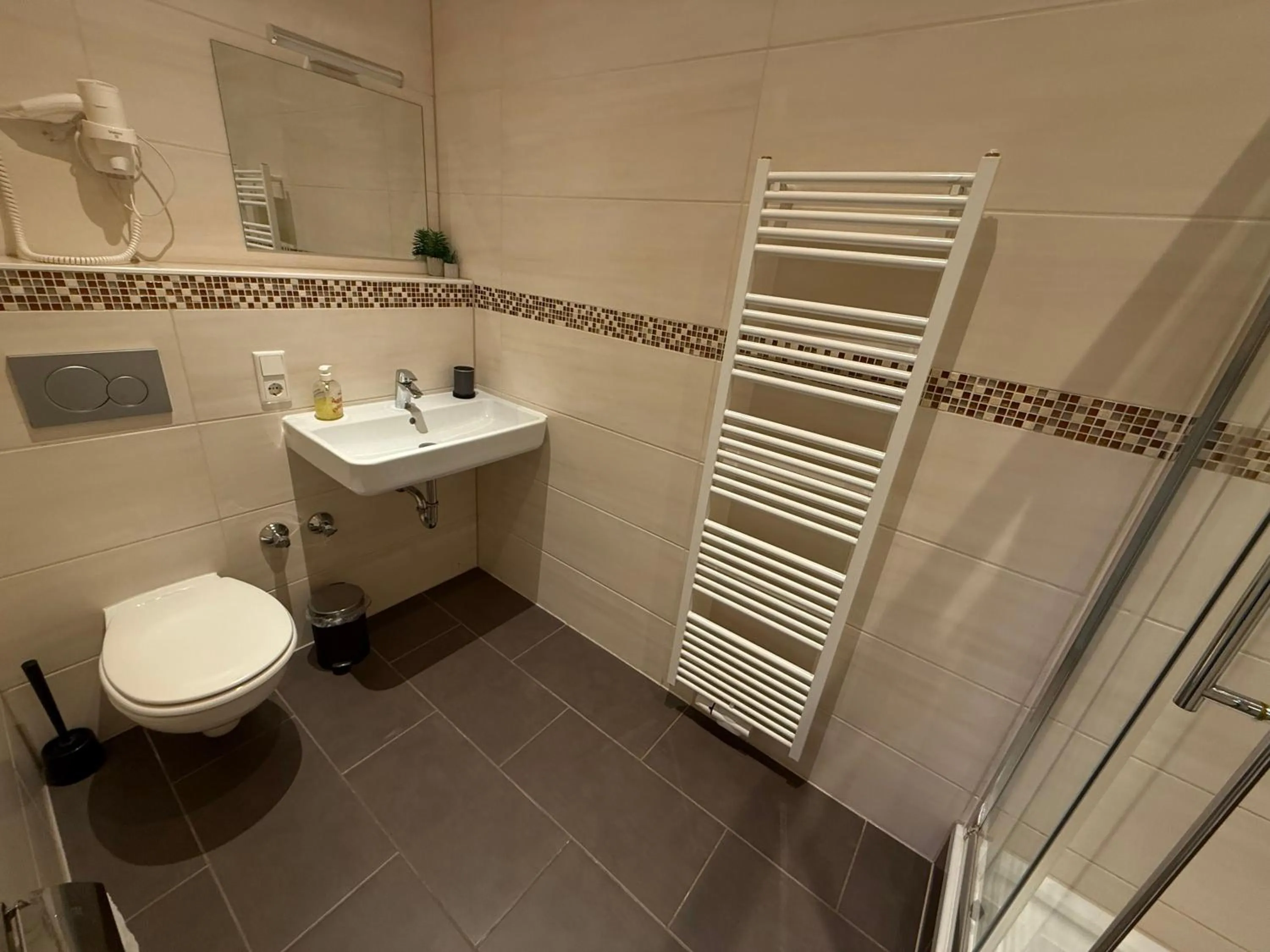 Shower in Apart-Hotel Rheinischer Hof Dormagen