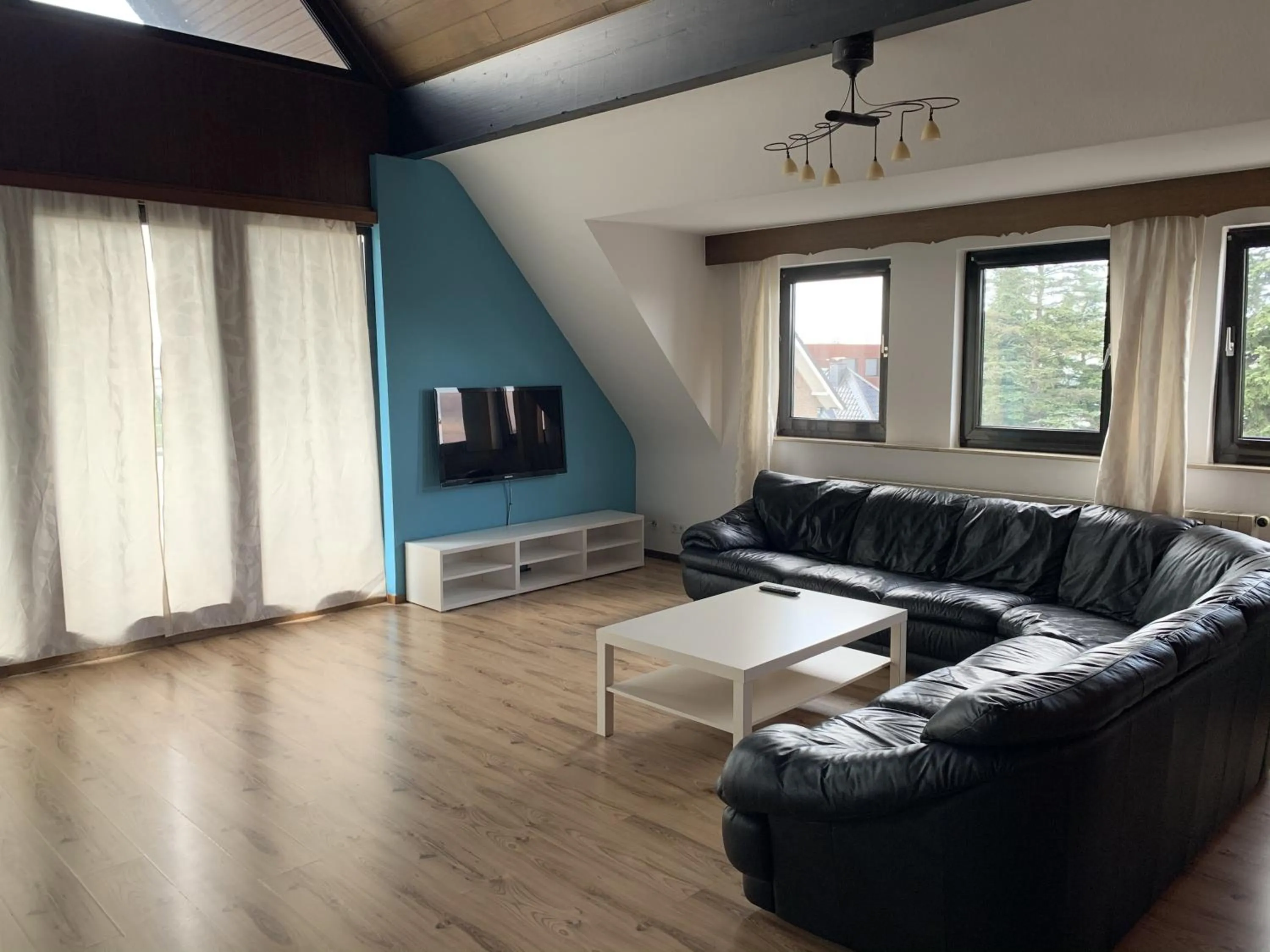 TV and multimedia in Apart-Hotel Rheinischer Hof Dormagen