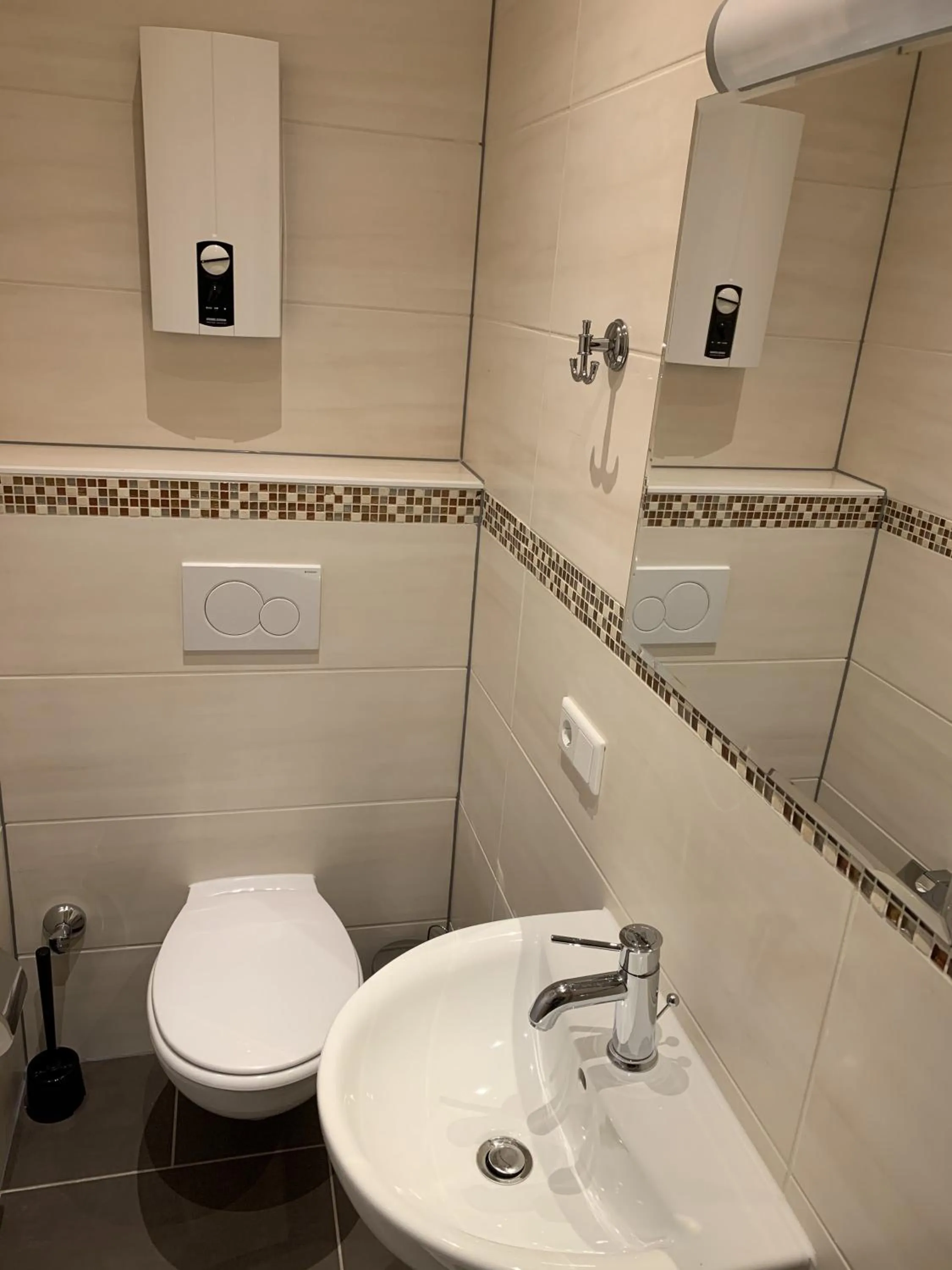 Toilet in Apart-Hotel Rheinischer Hof Dormagen