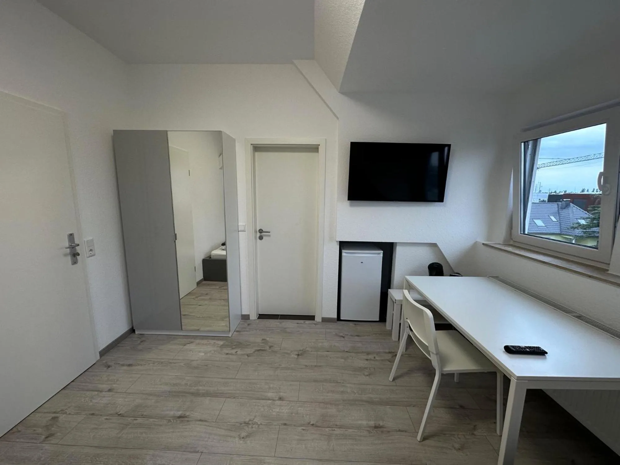 TV and multimedia in Apart-Hotel Rheinischer Hof Dormagen