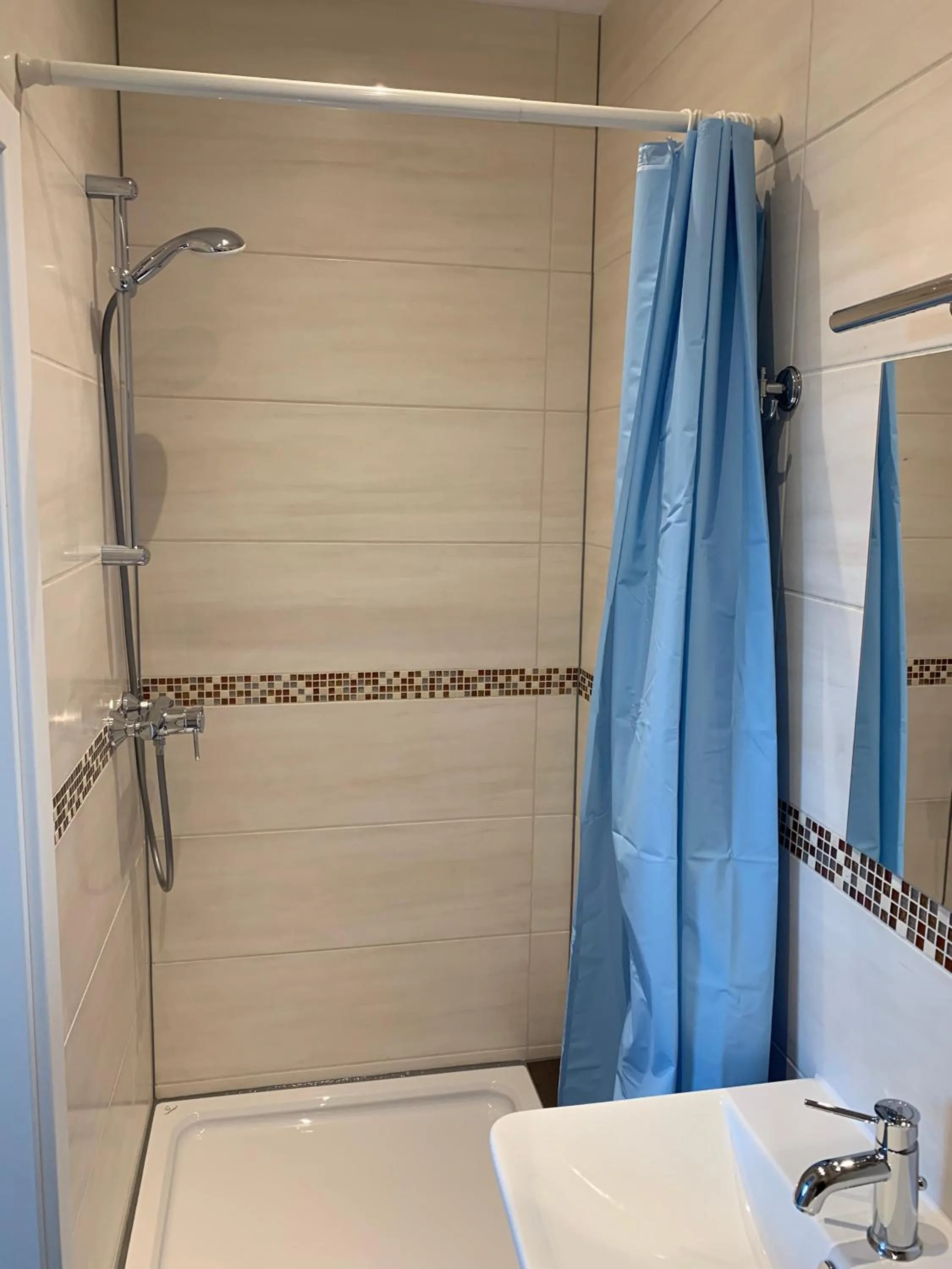 Shower in Apart-Hotel Rheinischer Hof Dormagen