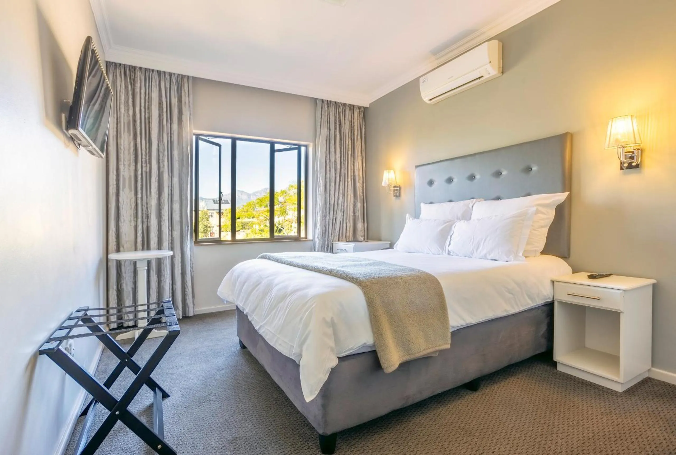 Bed in Devonvale Golf & Wine Estate