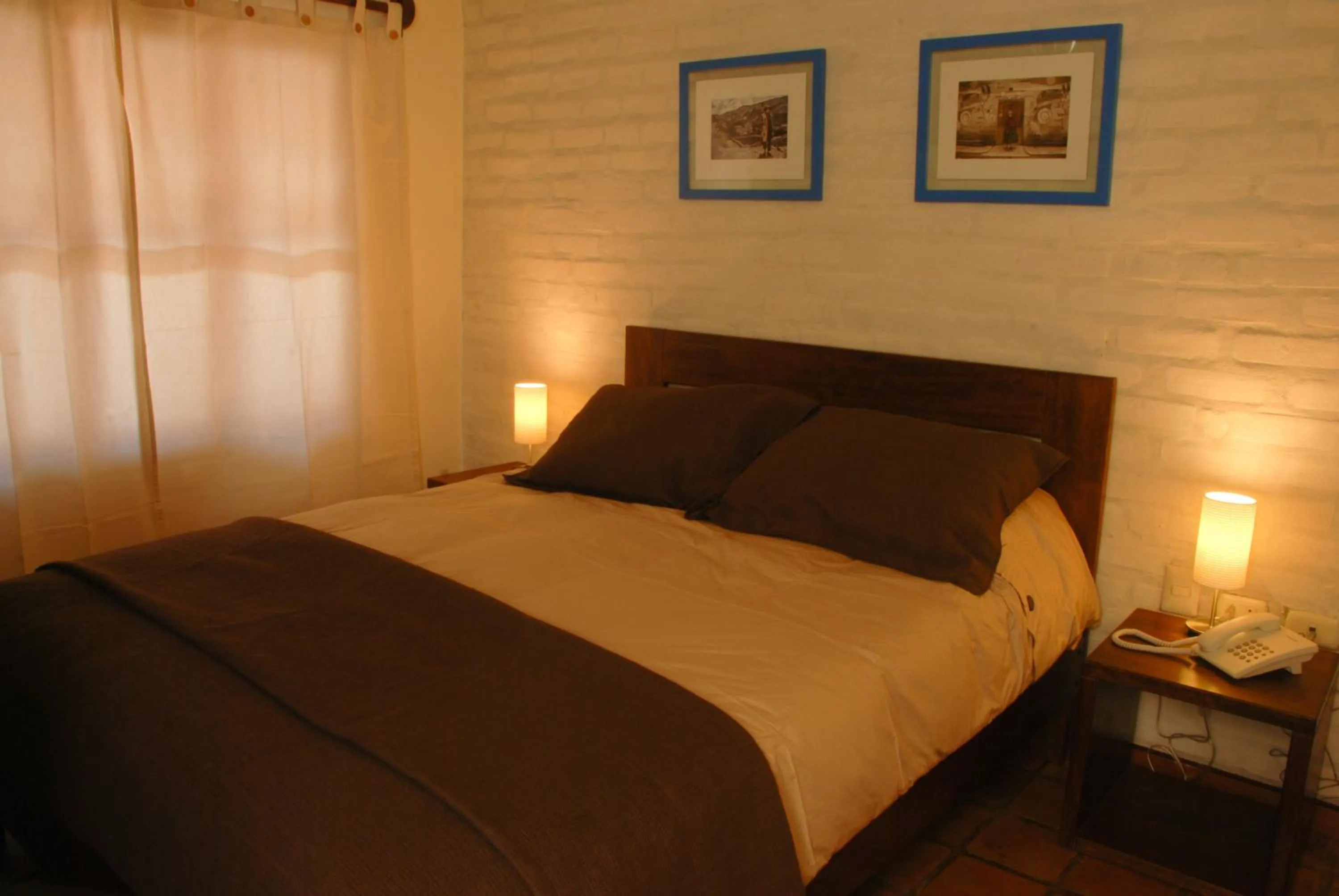 Photo of the whole room, Bed in Kutty Wasi