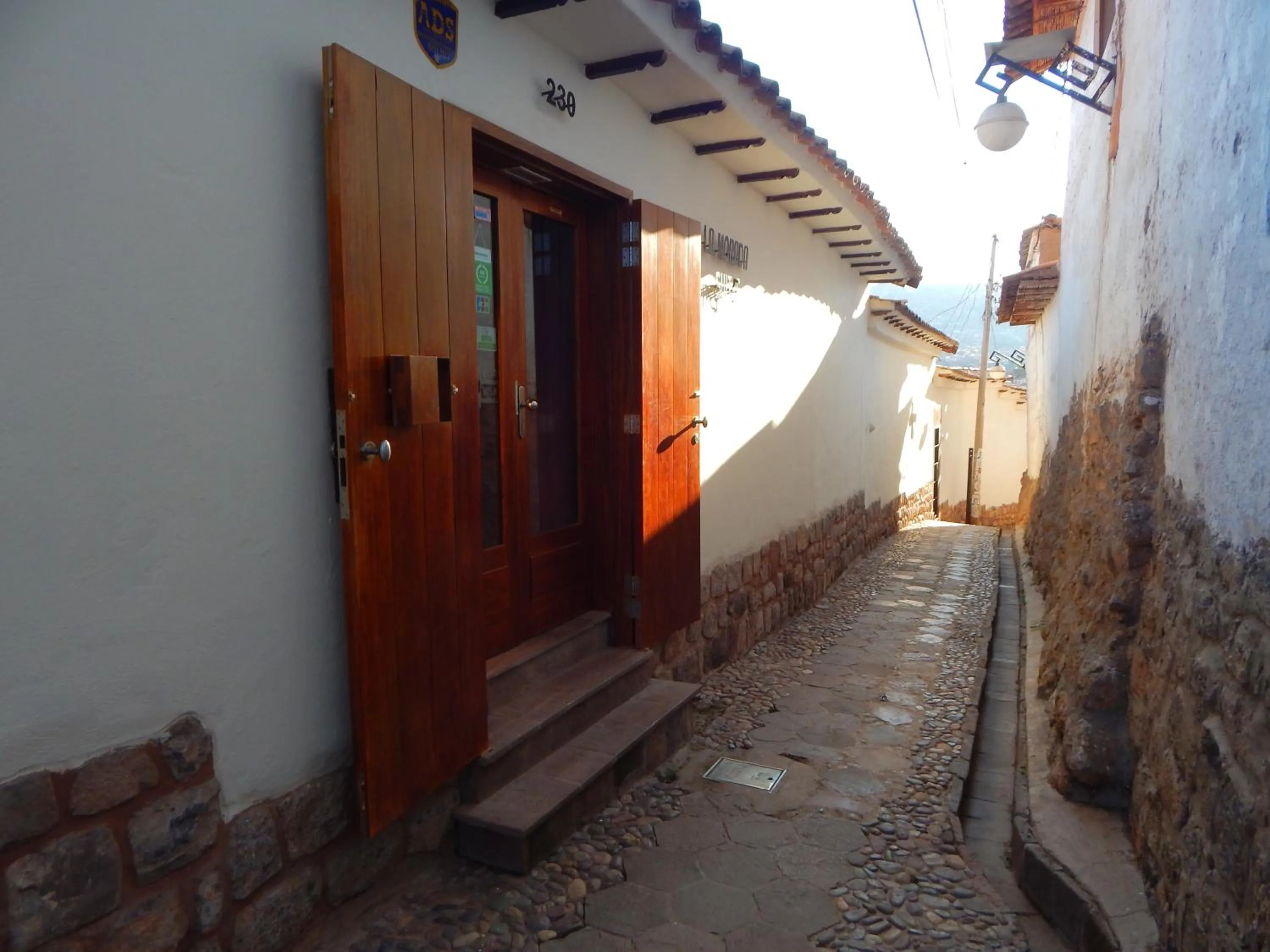 Facade/entrance in Kutty Wasi