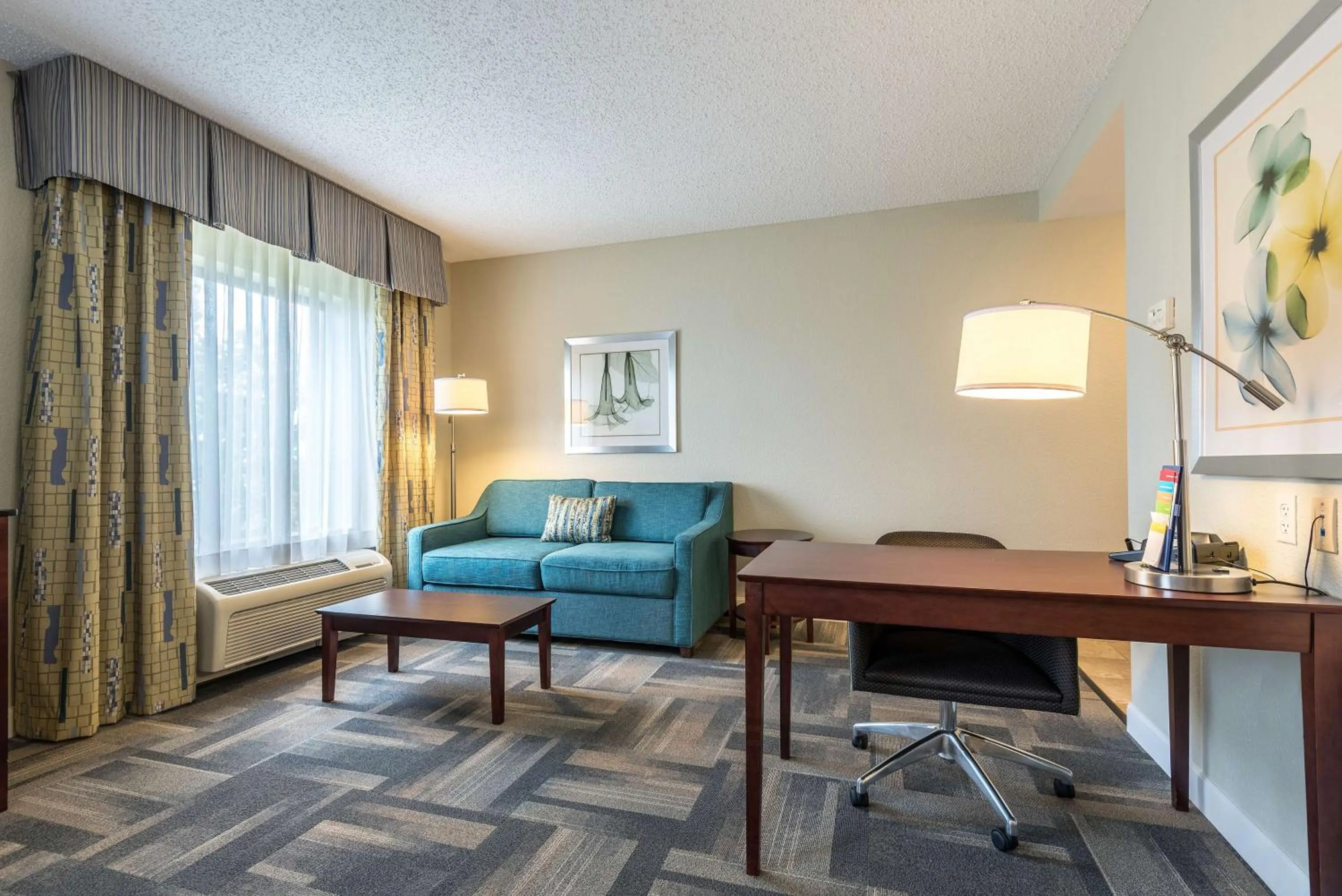 Bedroom in Hampton Inn & Suites Orlando-South Lake Buena Vista
