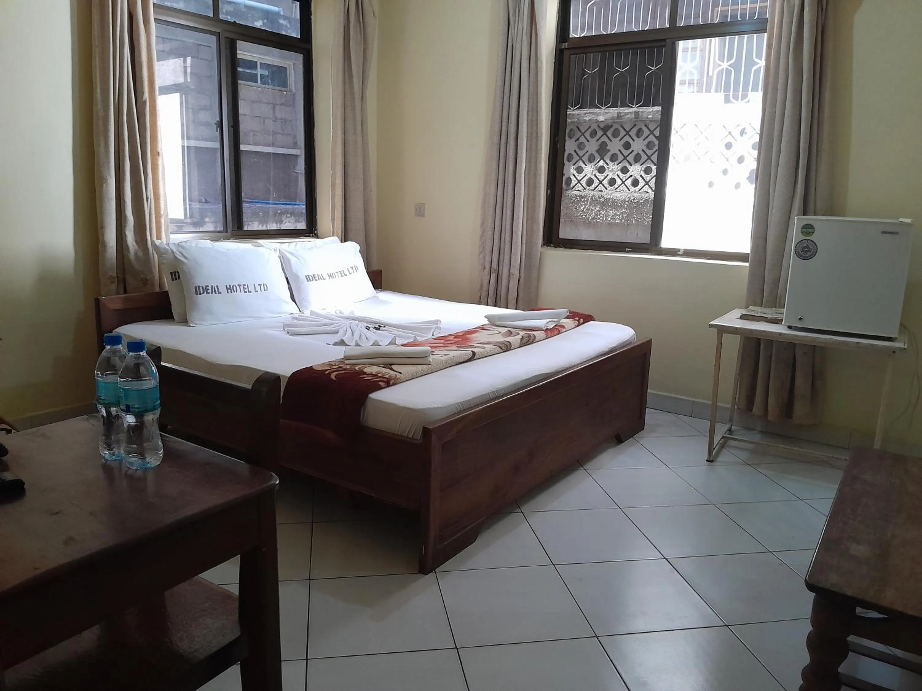 Kitchen or kitchenette, Bed in Hotel Ideal