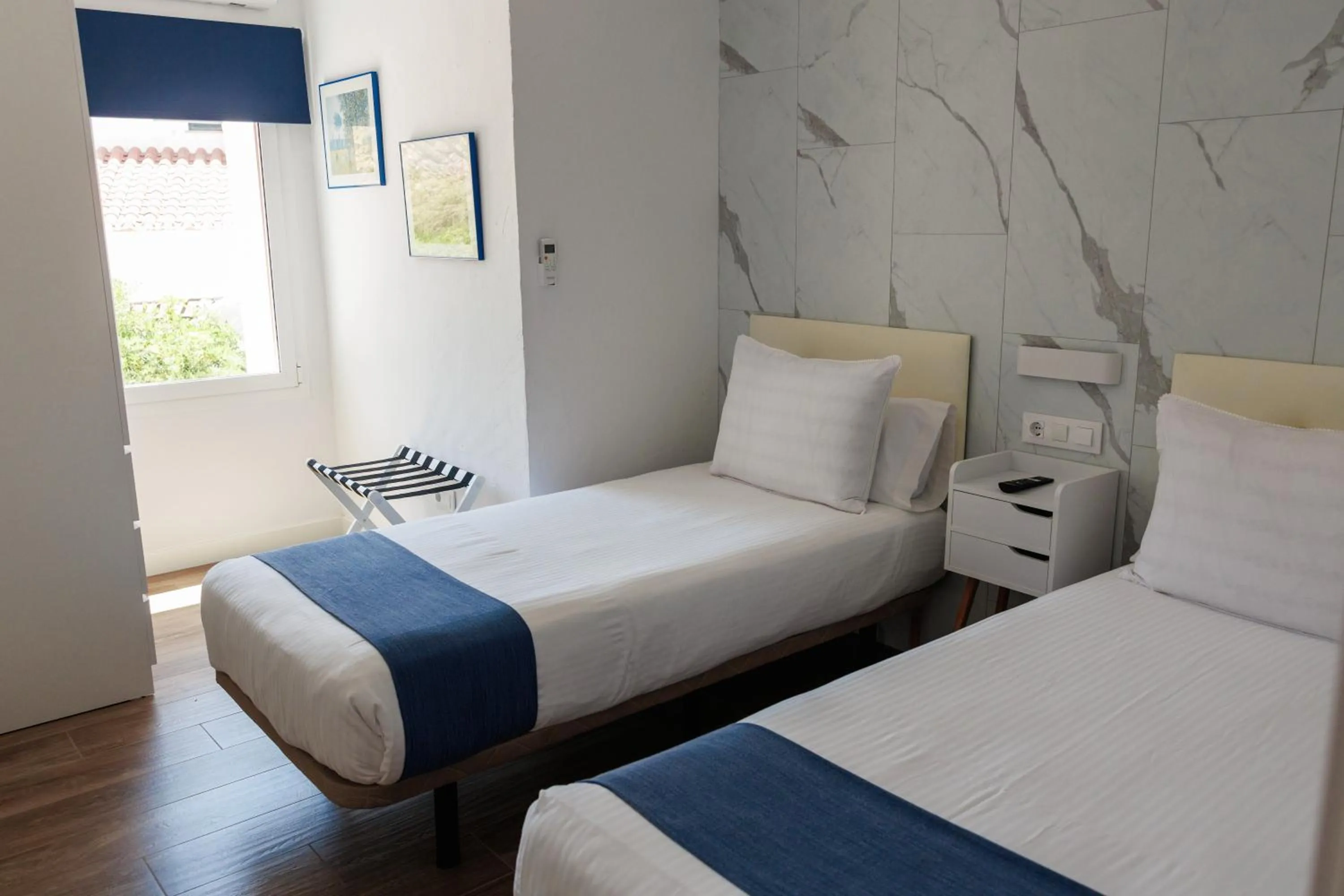 Decorative detail, Bed in Apartamentos El Bergantin Menorca Club