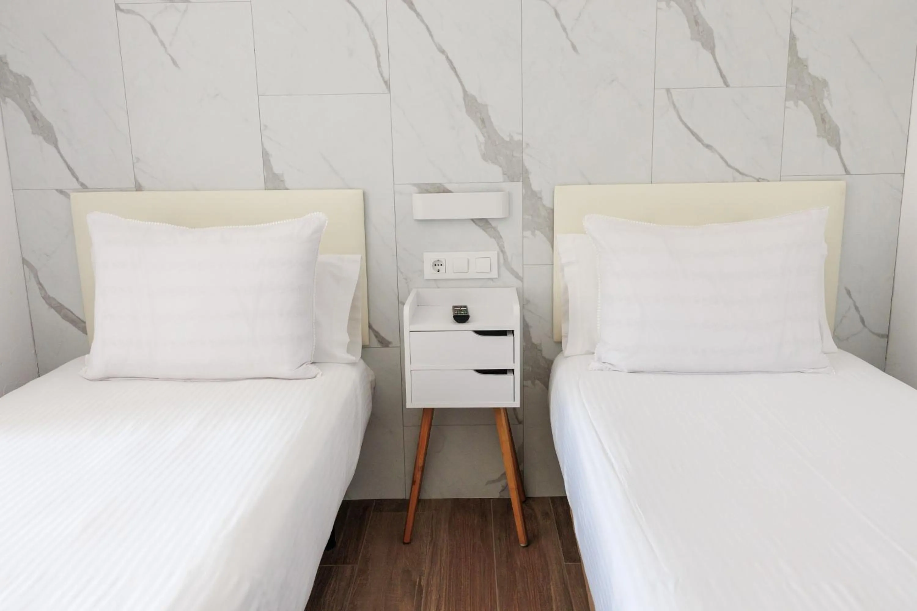 Text overlay, Bed in Apartamentos El Bergantin Menorca Club