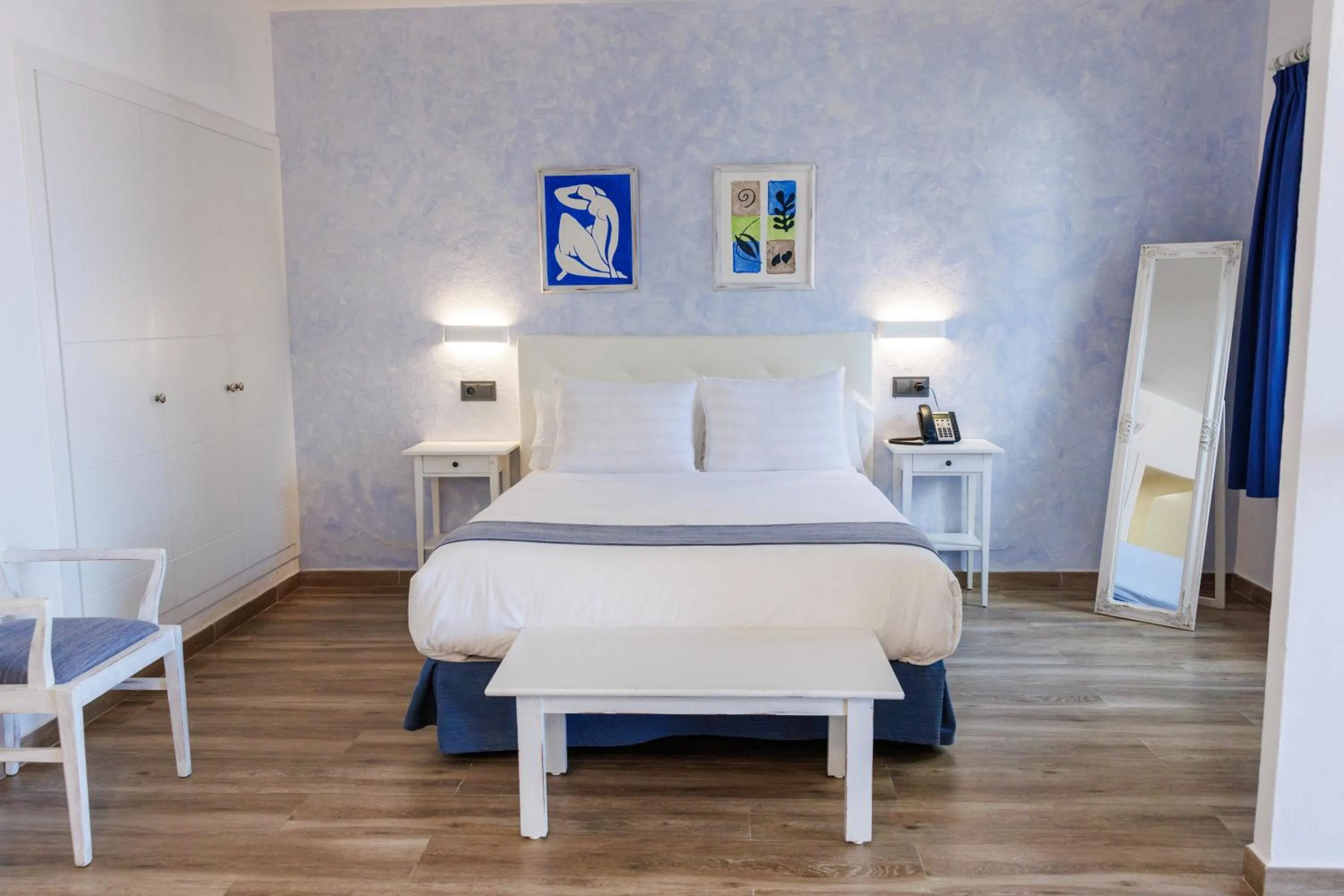 Photo of the whole room, Bed in Apartamentos El Bergantin Menorca Club