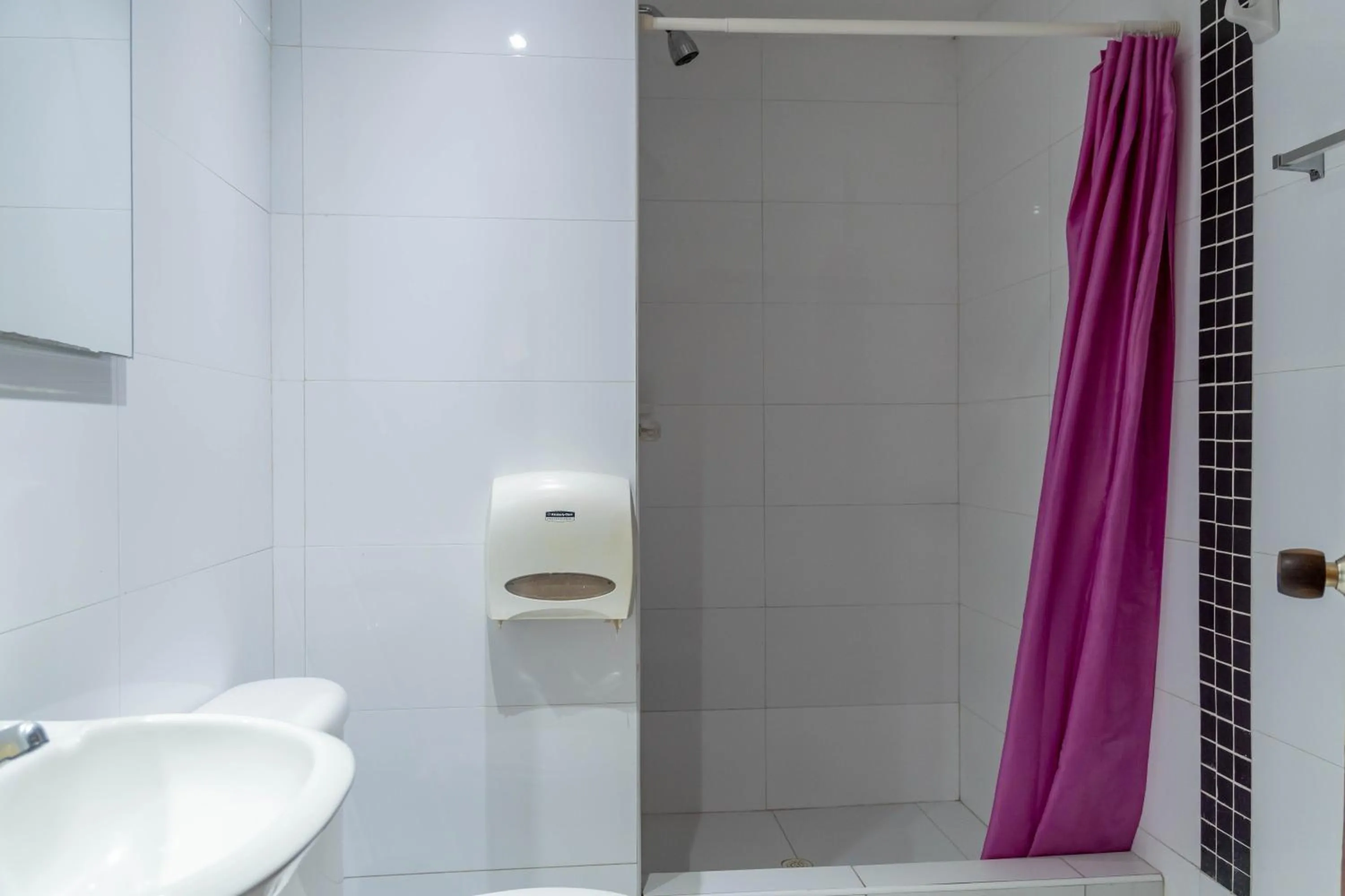 Shower in Hotel Veleros Cartagena