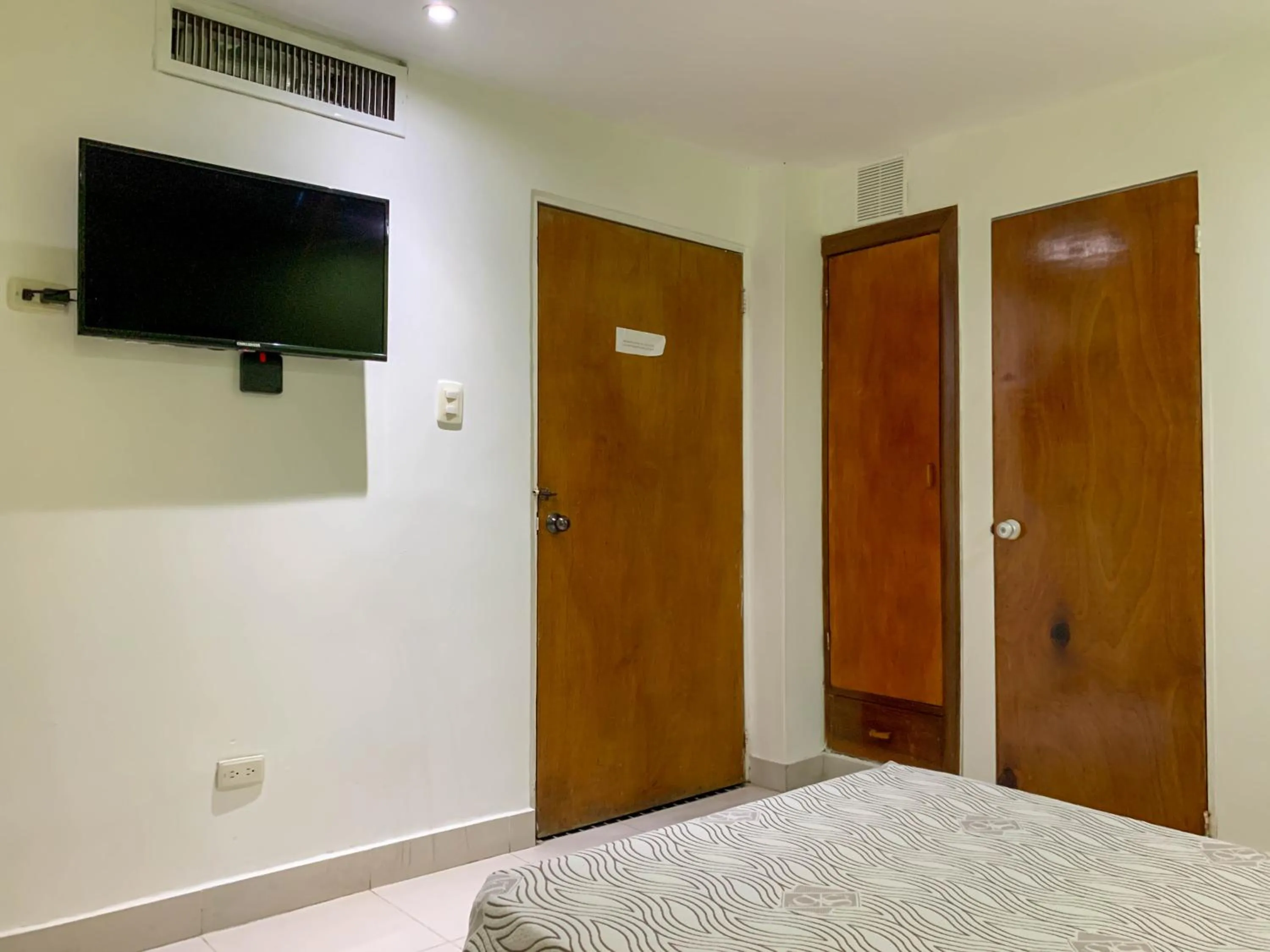 TV and multimedia, Bed in Hotel Veleros Cartagena