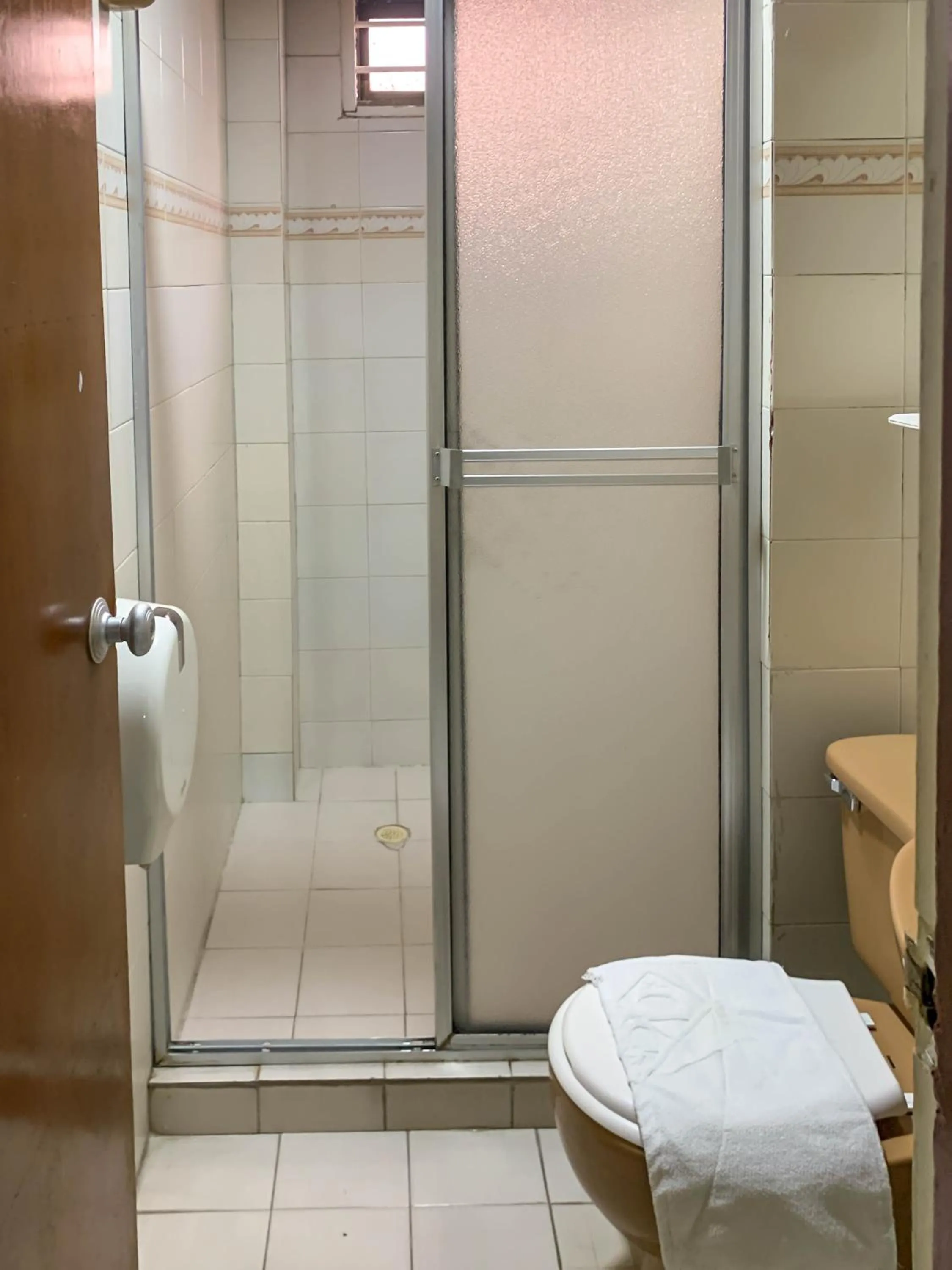 Shower in Hotel Veleros Cartagena