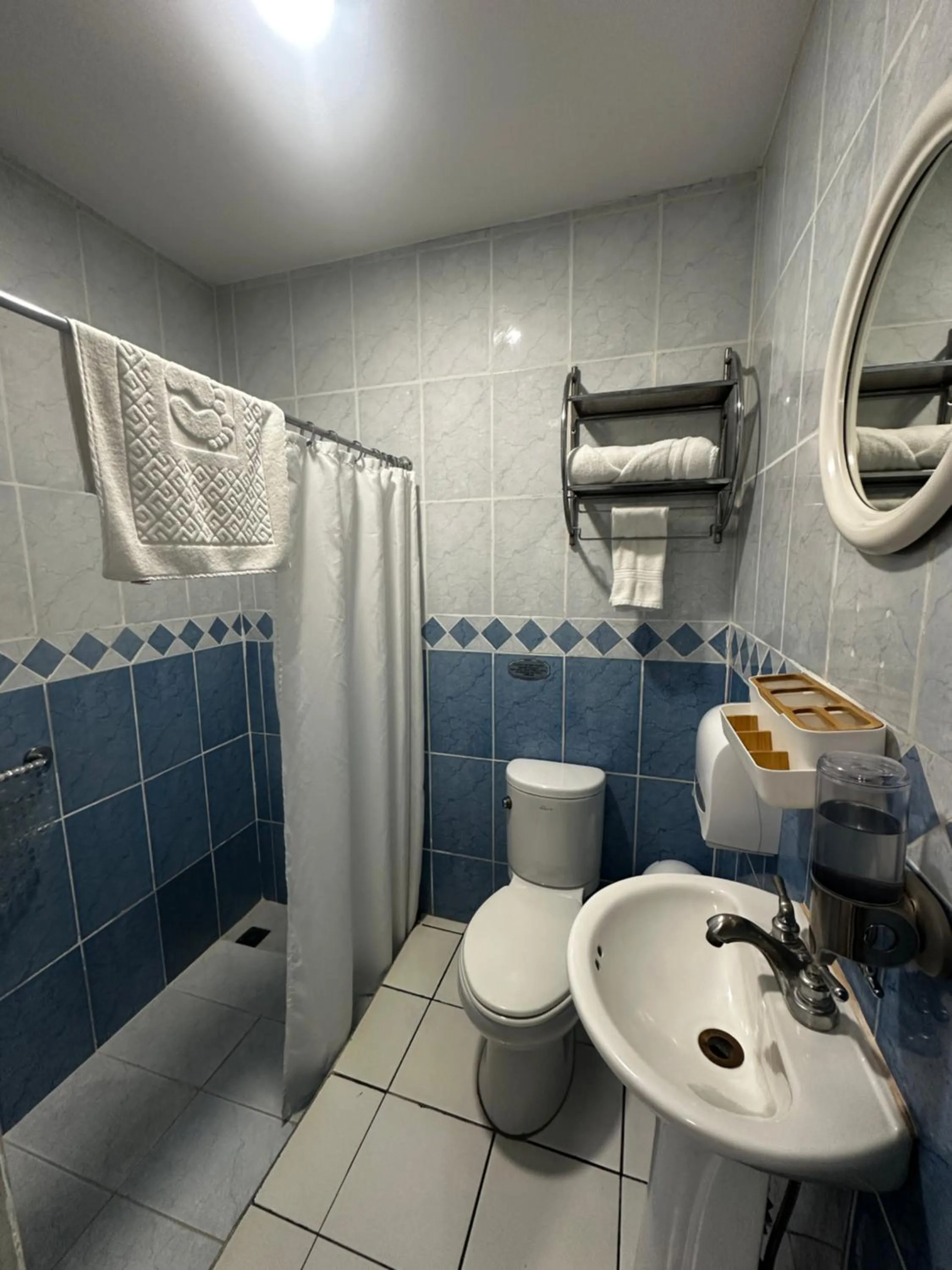 Bathroom in Berlor Airport Inn