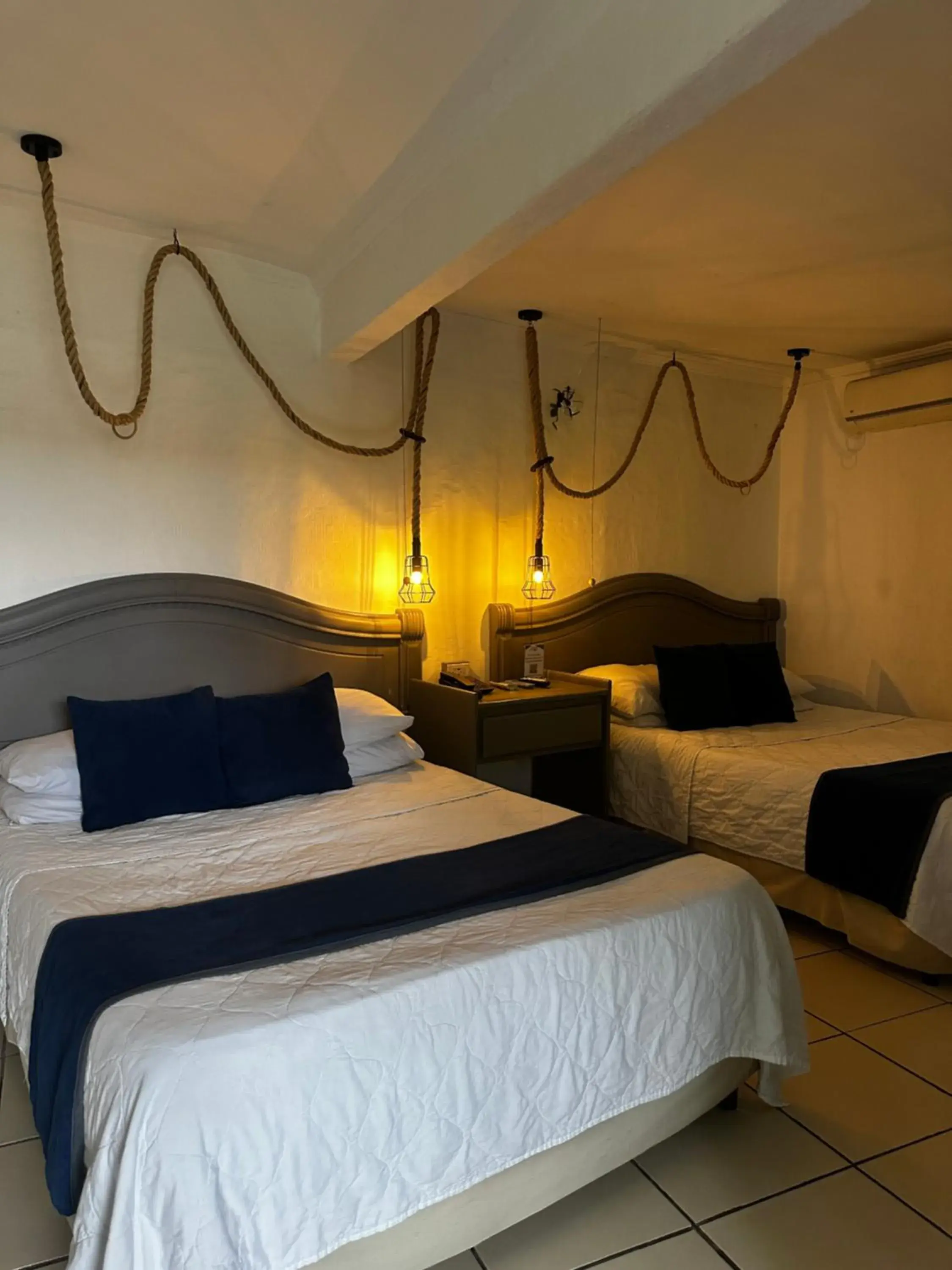 2 Queen Beds / Guest Room in Berlor Airport Inn 2 Queen Beds / Guest Room in Berlor Airport Inn