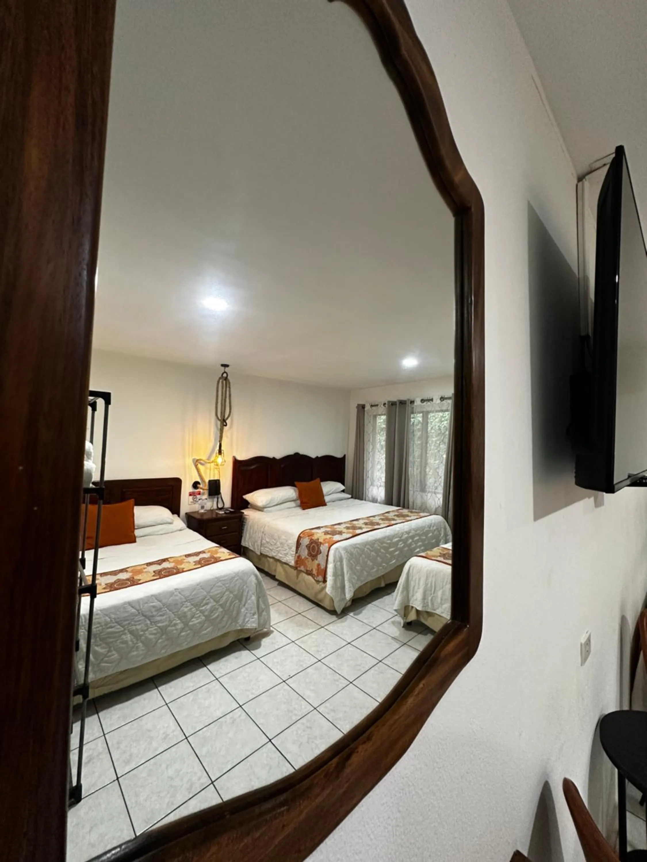 Bedroom, Bed in Berlor Airport Inn