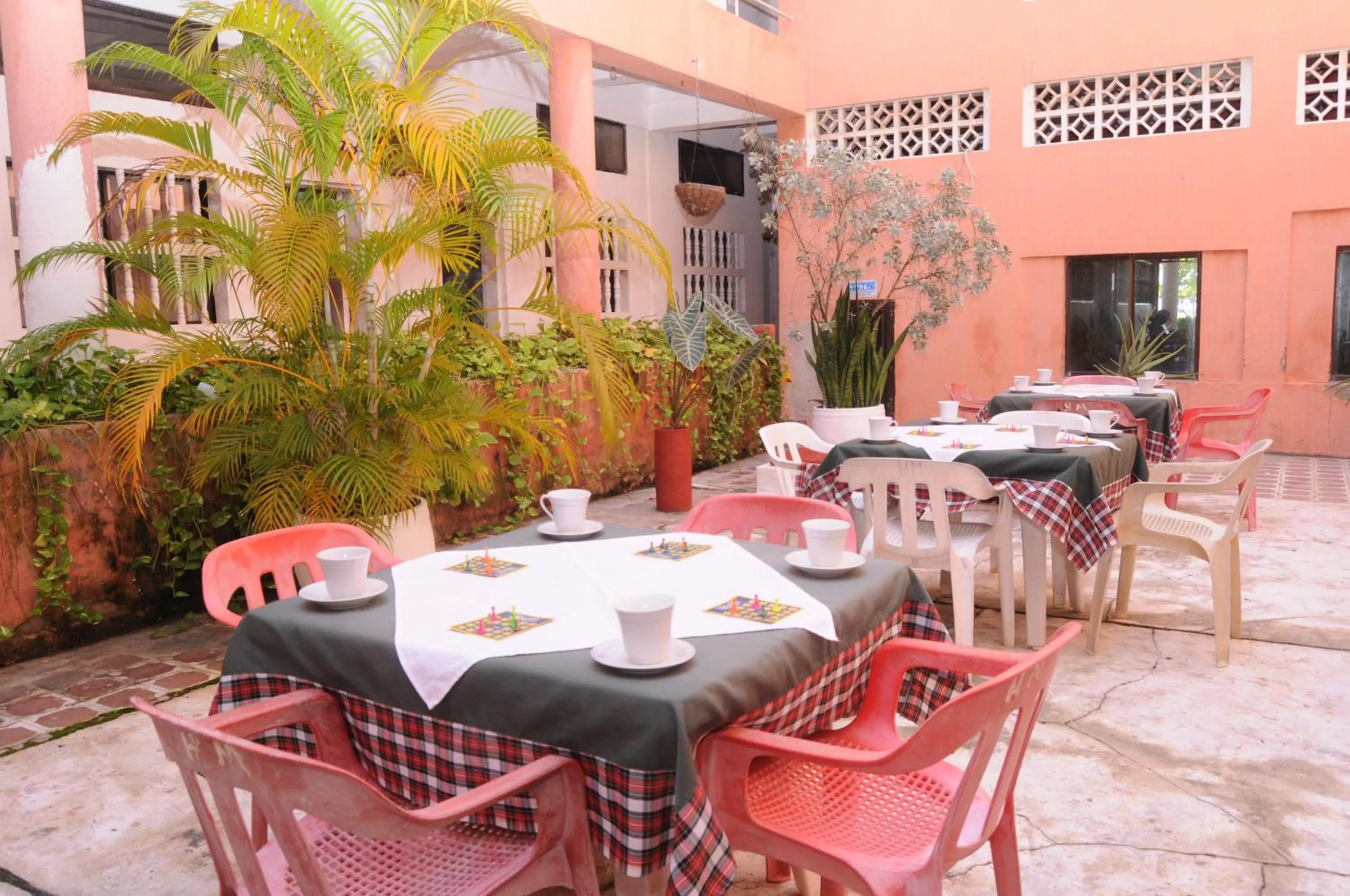 Inner courtyard view in Hotel Montecarlo Beach