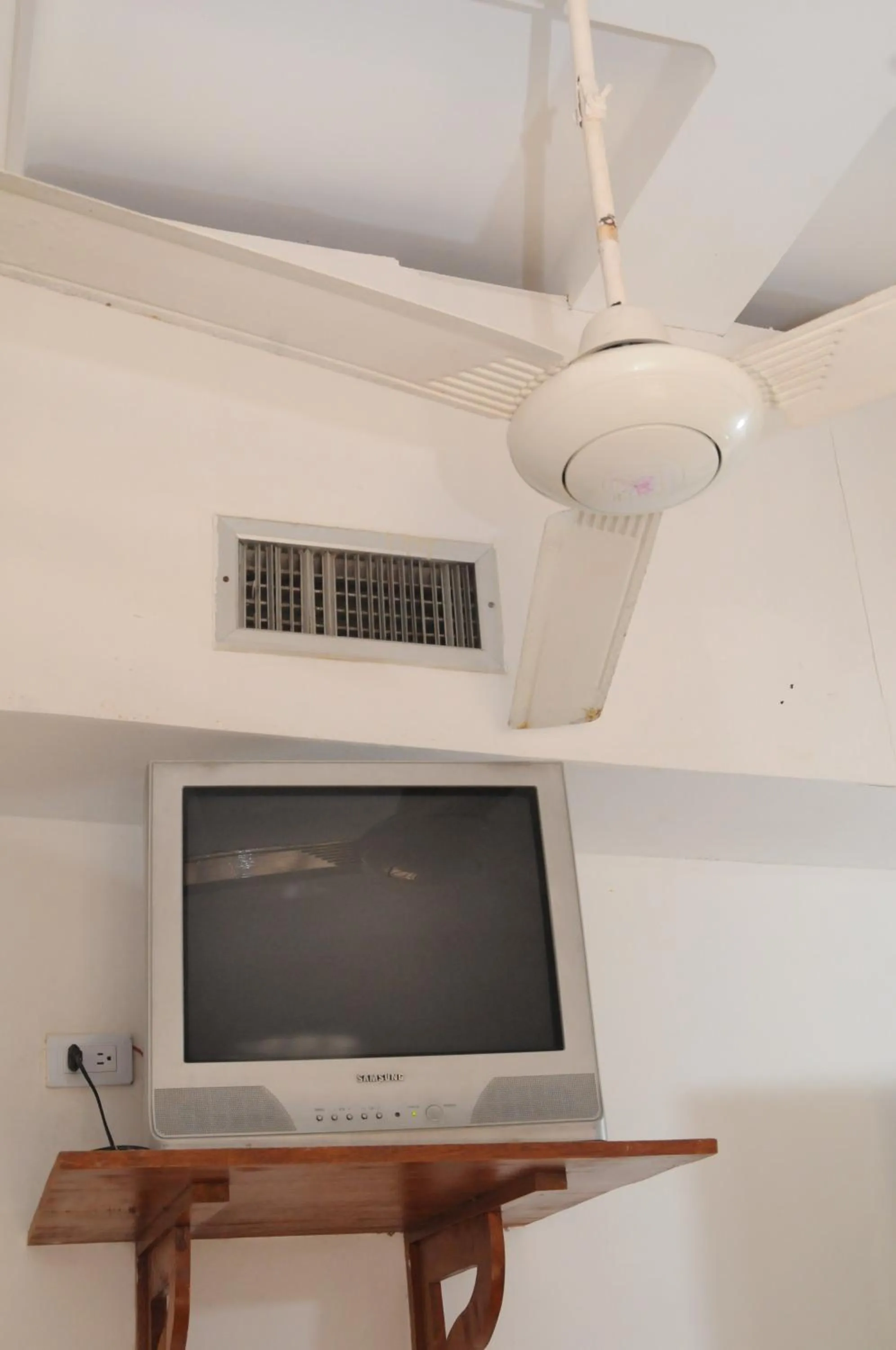 TV and multimedia in Hotel Montecarlo Beach