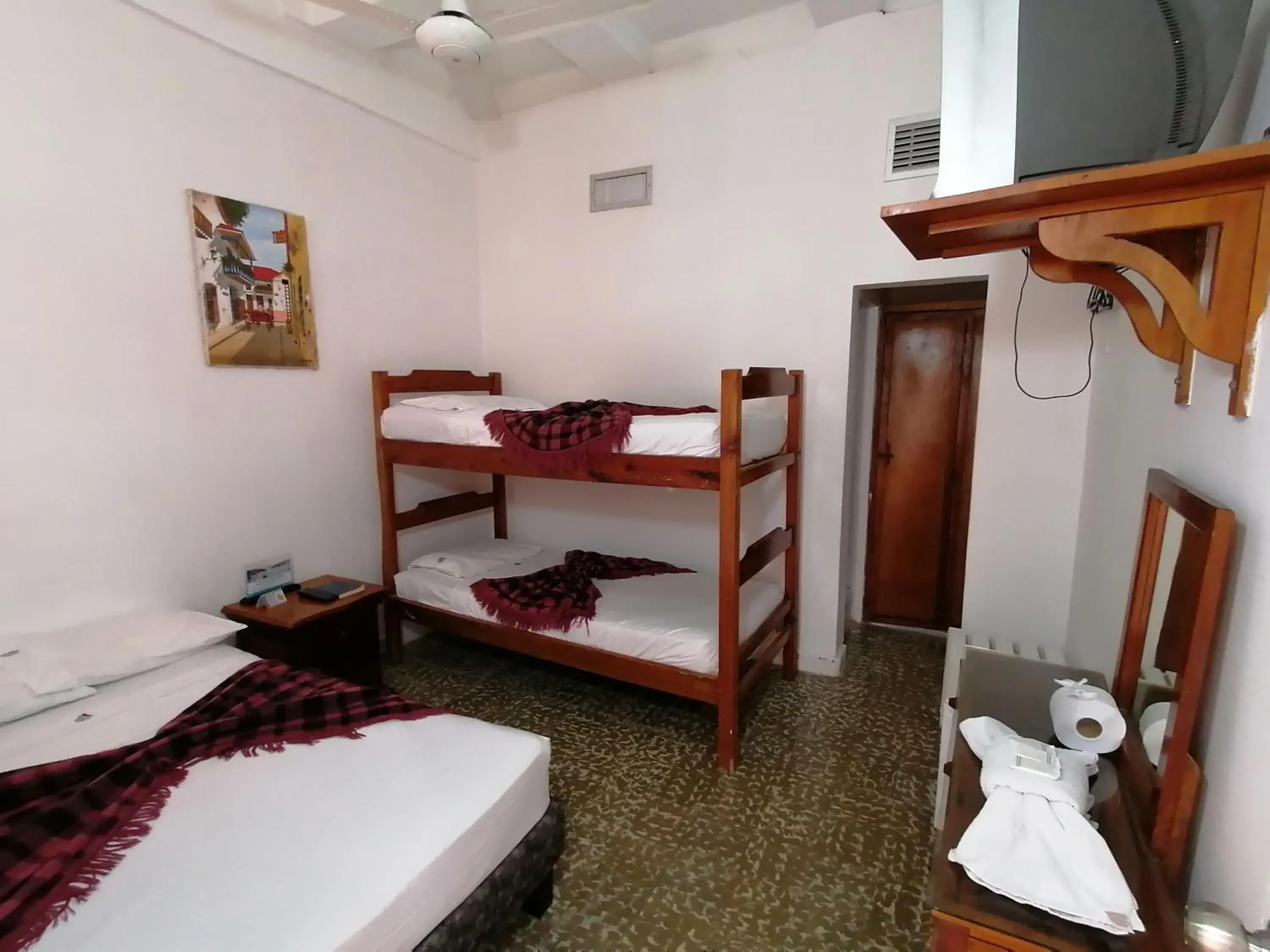 Standard Quadruple Room in Hotel Montecarlo Beach Standard Quadruple Room in Hotel Montecarlo Beach