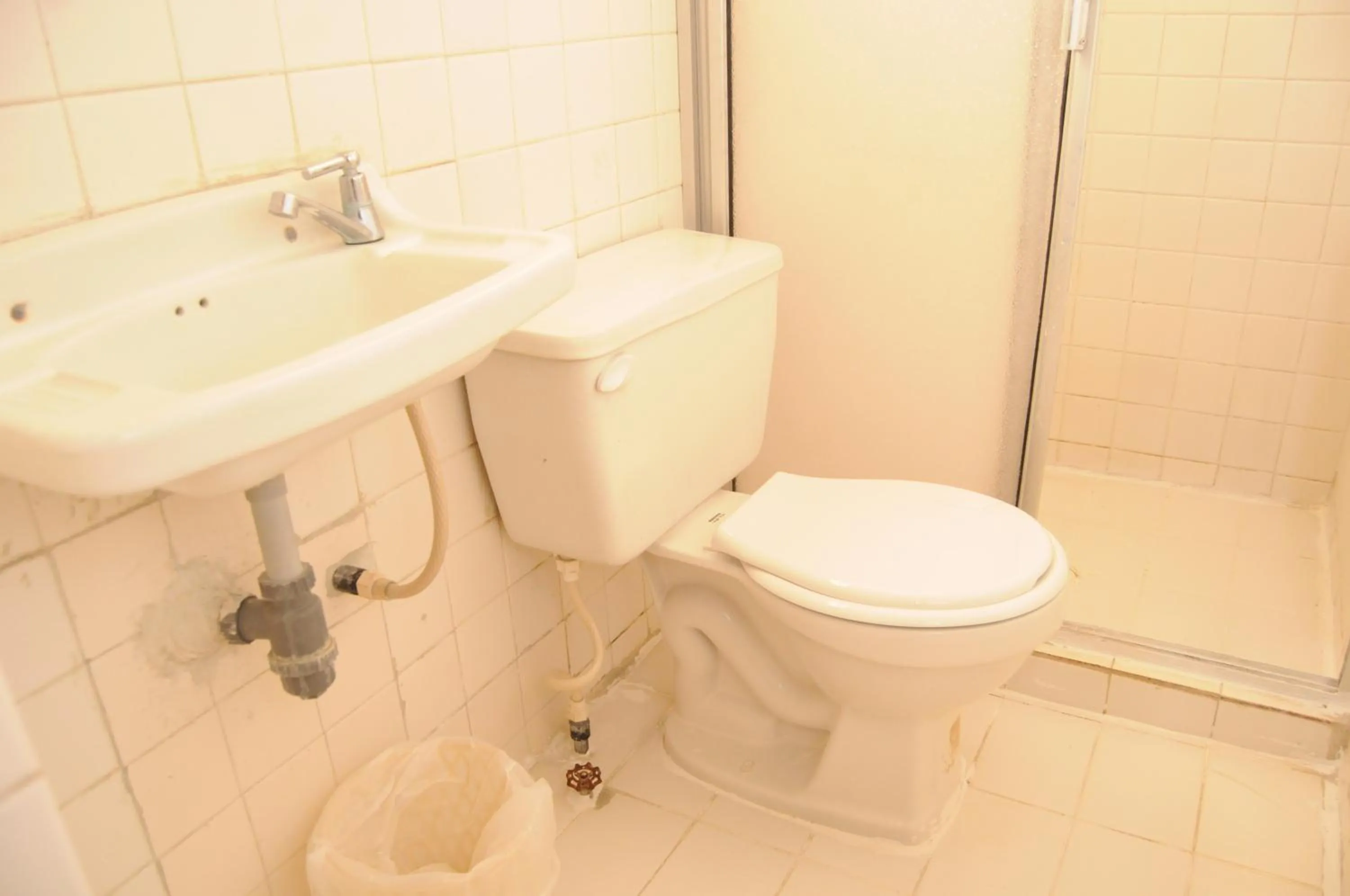 Shower in Hotel Montecarlo Beach