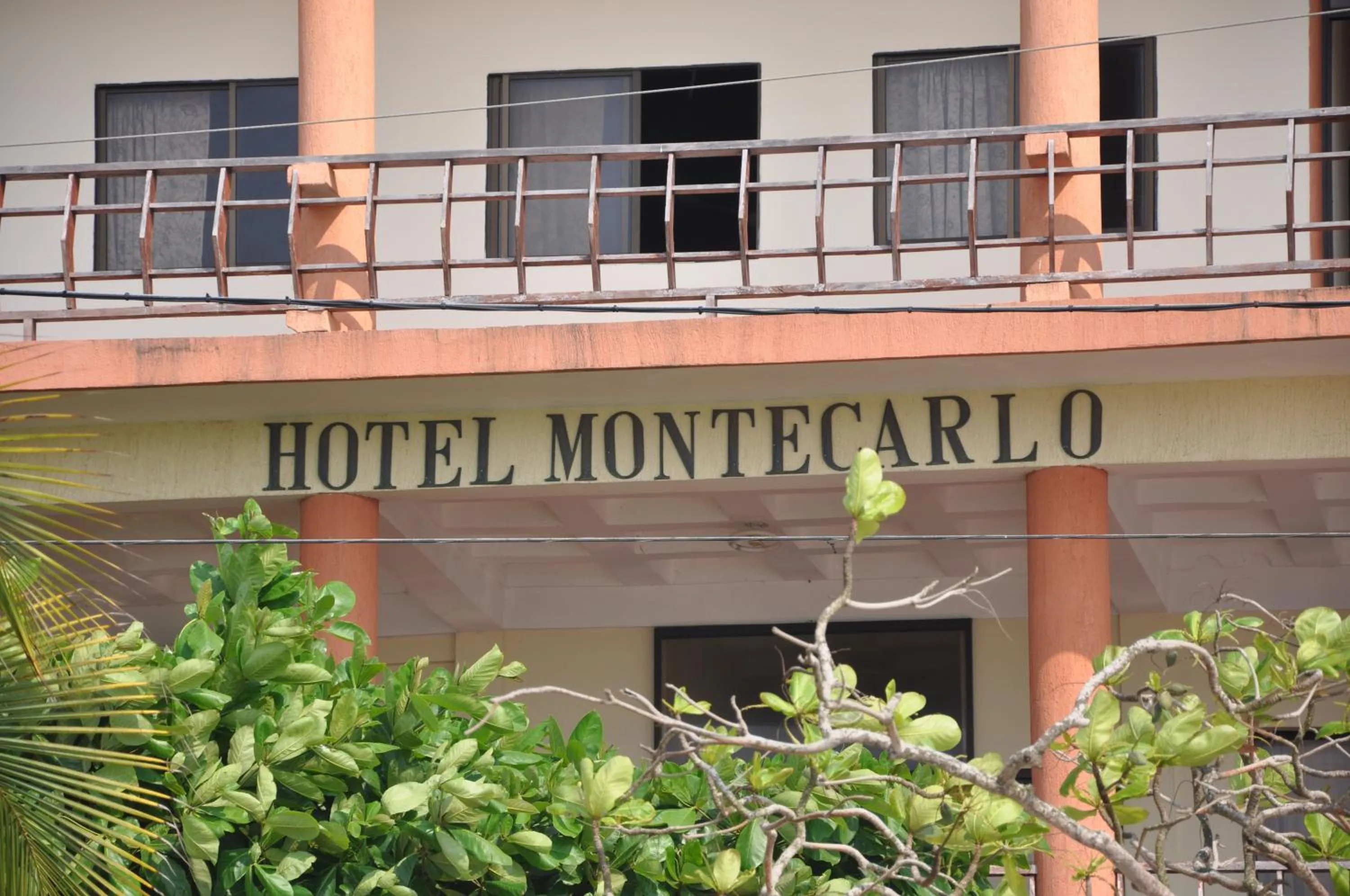 Facade/entrance in Hotel Montecarlo Beach