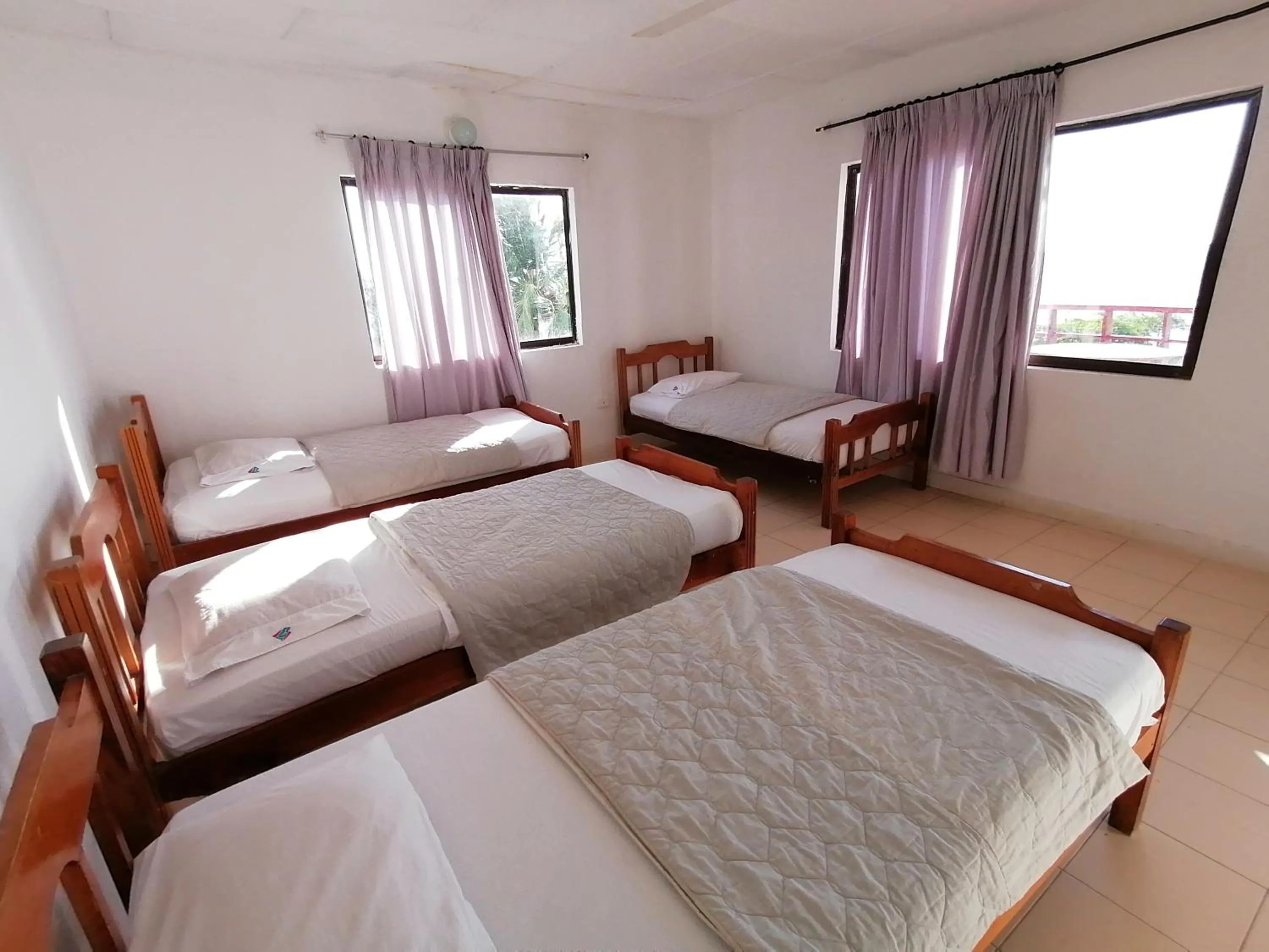 Bedroom, Bed in Hotel Montecarlo Beach