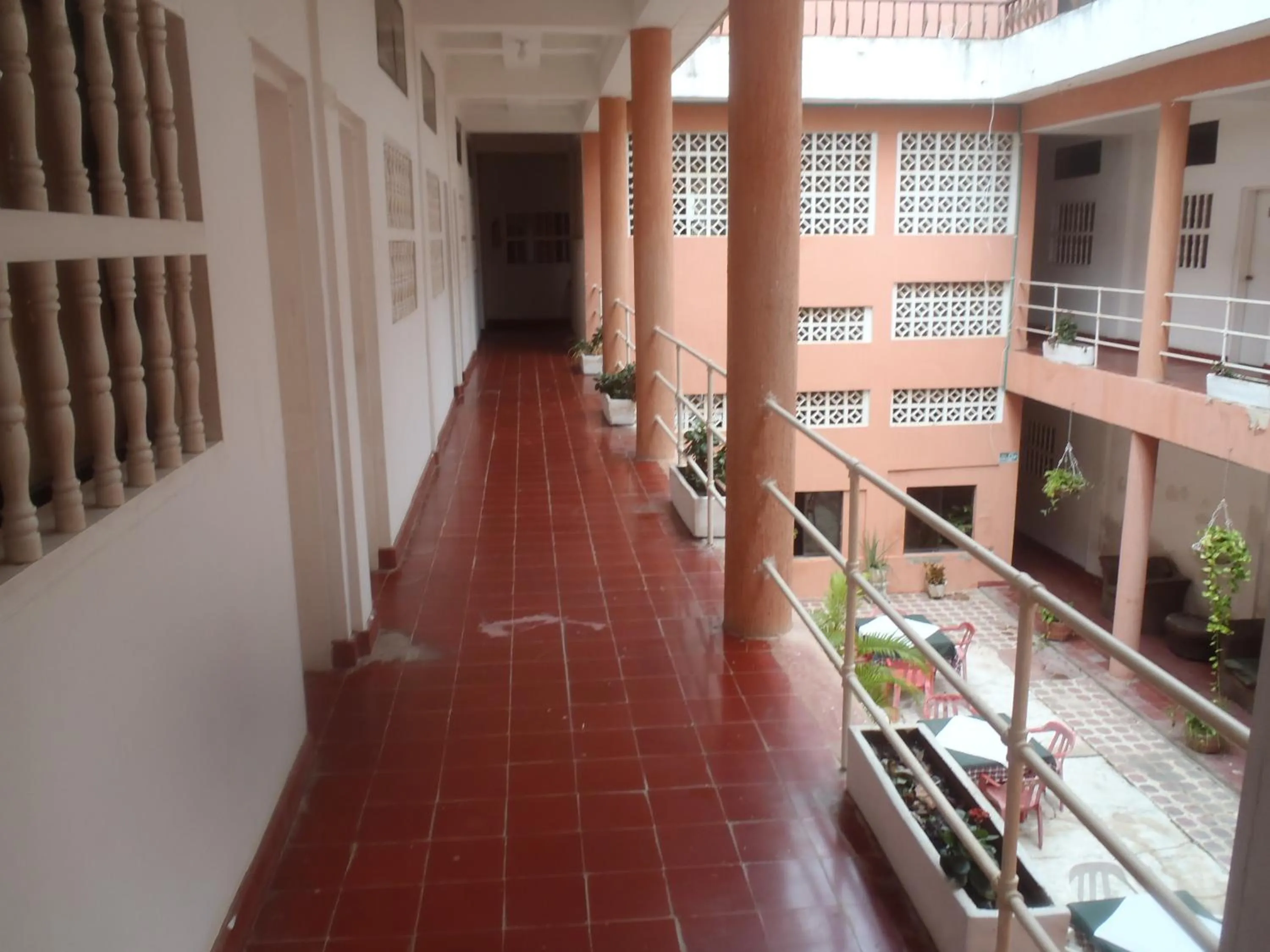 Inner courtyard view in Hotel Montecarlo Beach