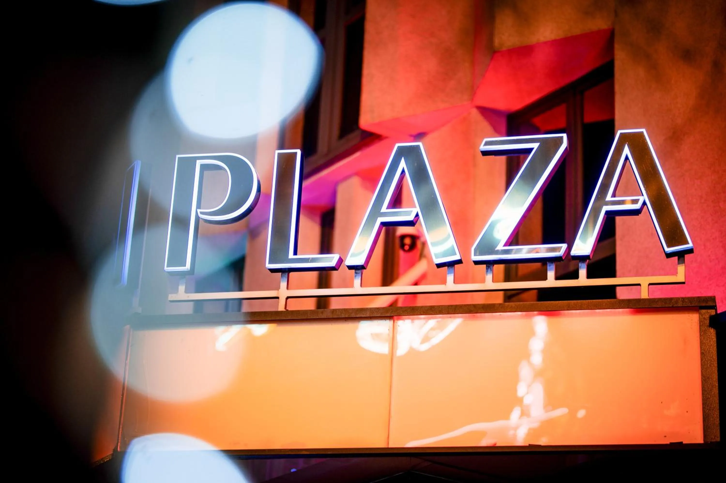 Plaza V Hotel