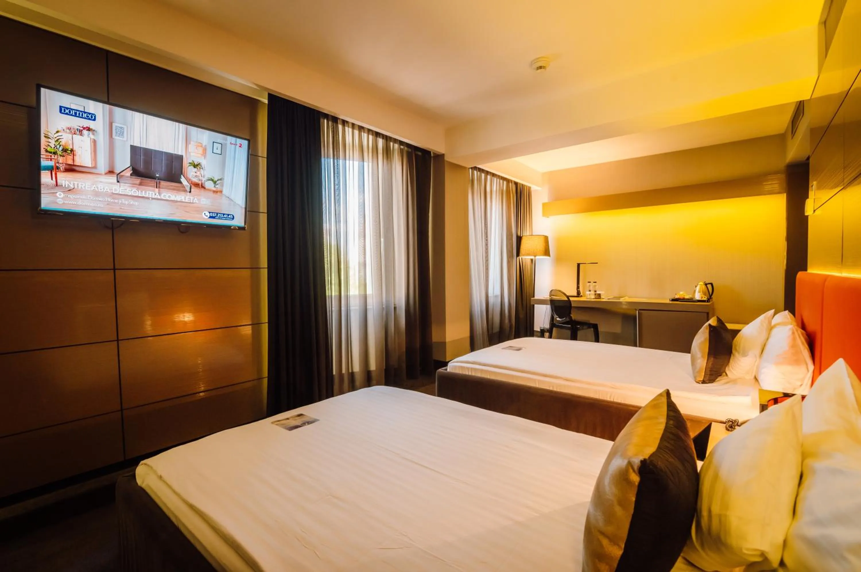 Bed in Plaza V Hotel