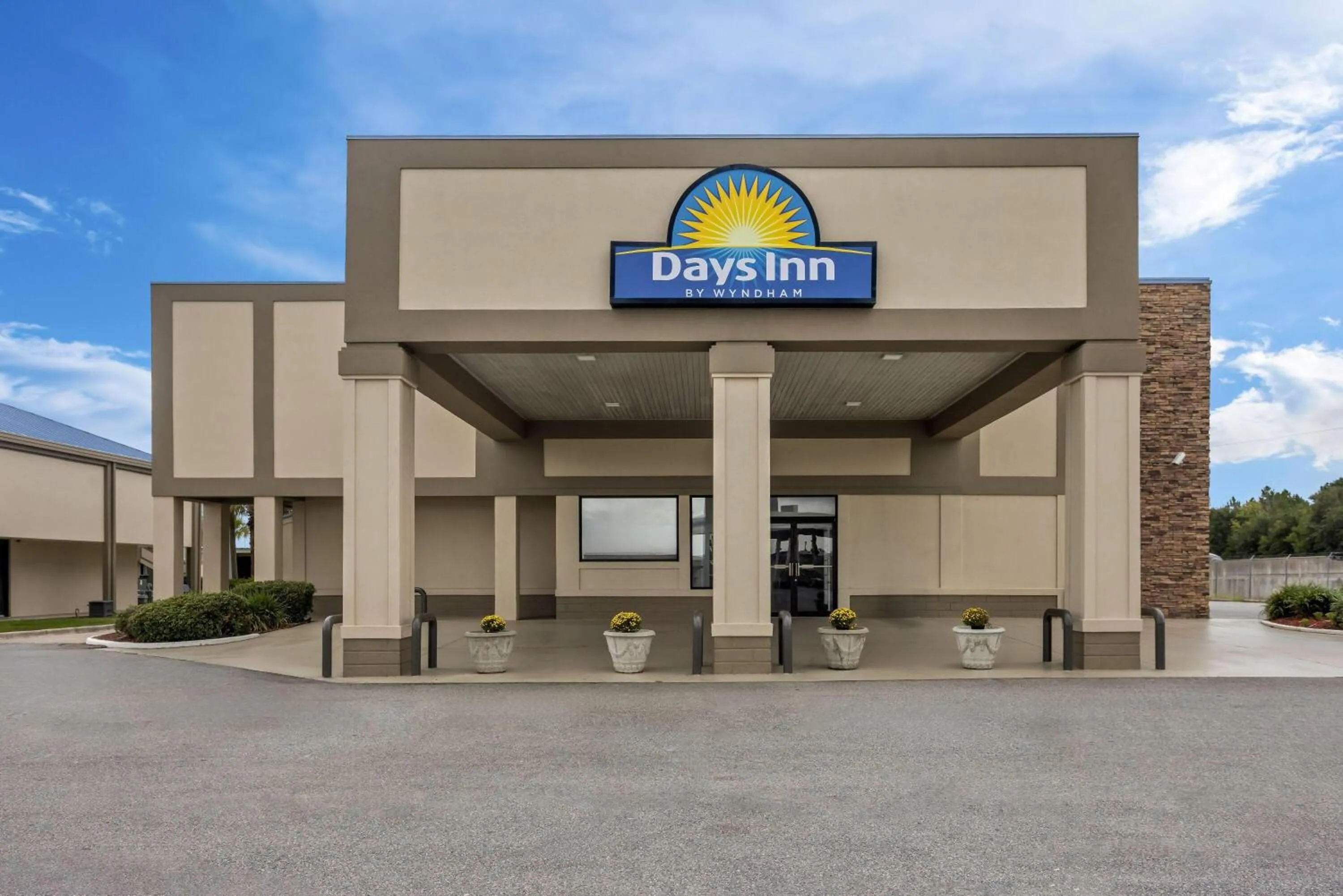Property building in Days Inn by Wyndham Adel I-75