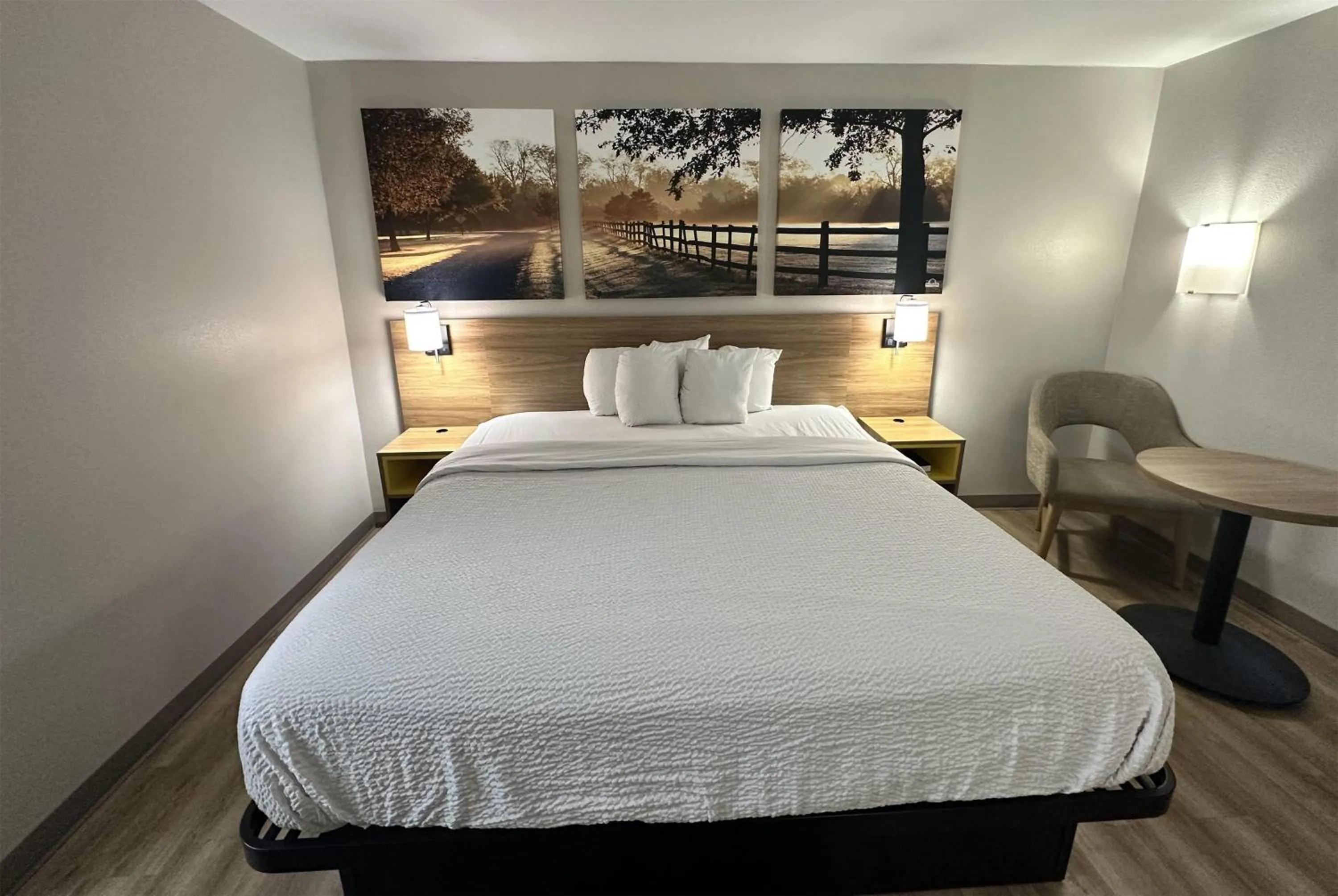 Photo of the whole room, Bed in Days Inn by Wyndham Adel I-75