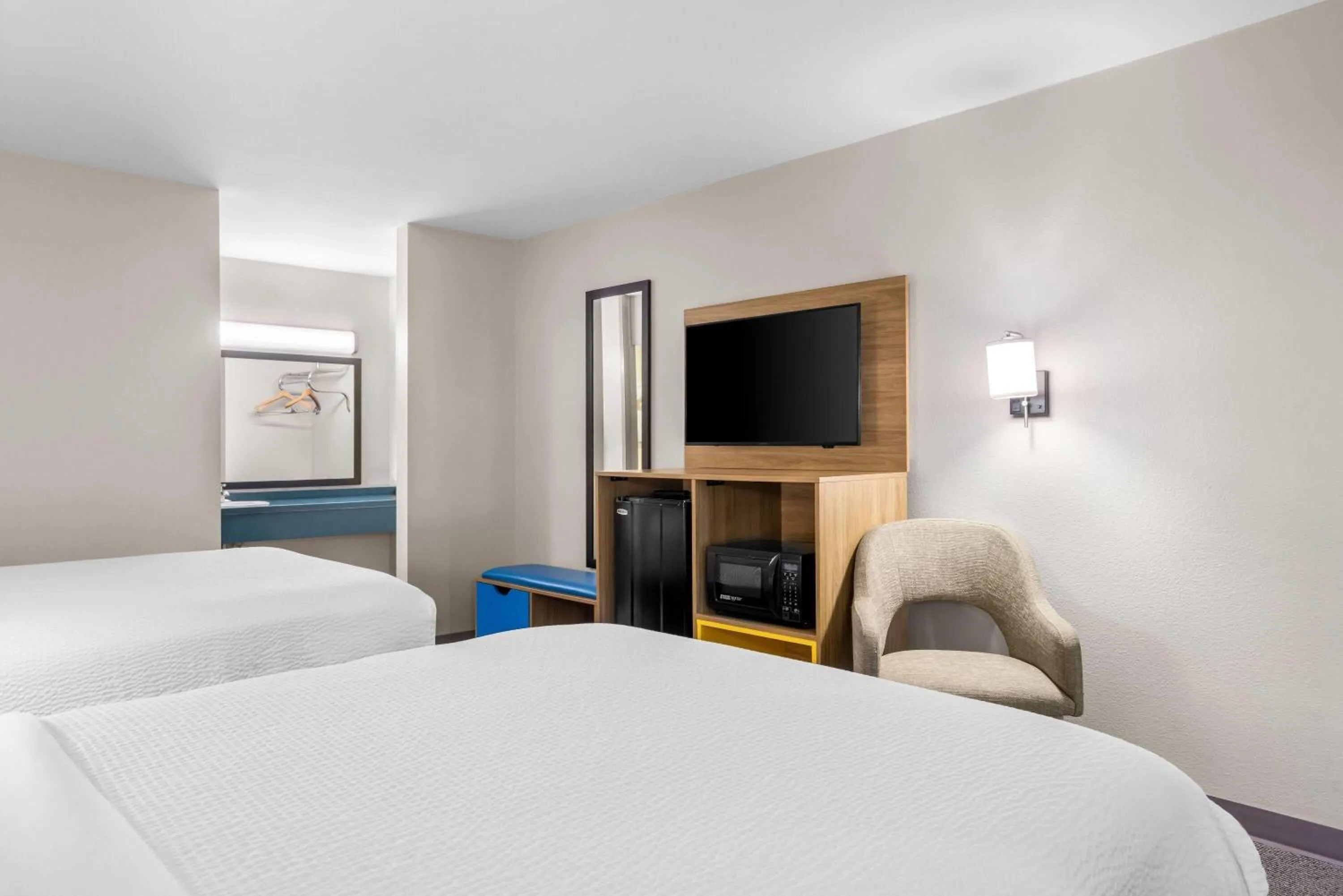 Bed in Days Inn by Wyndham Adel I-75