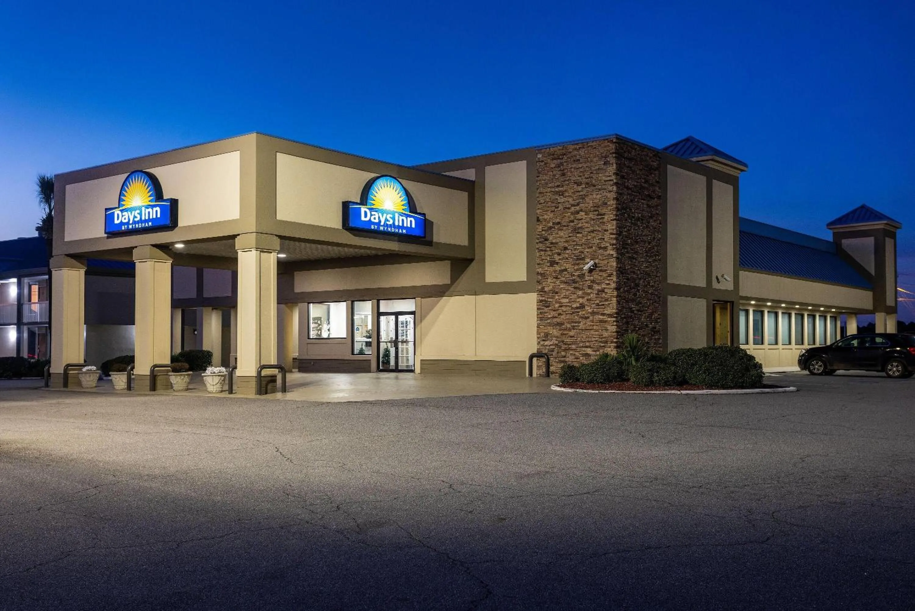 Property building in Days Inn by Wyndham Adel I-75