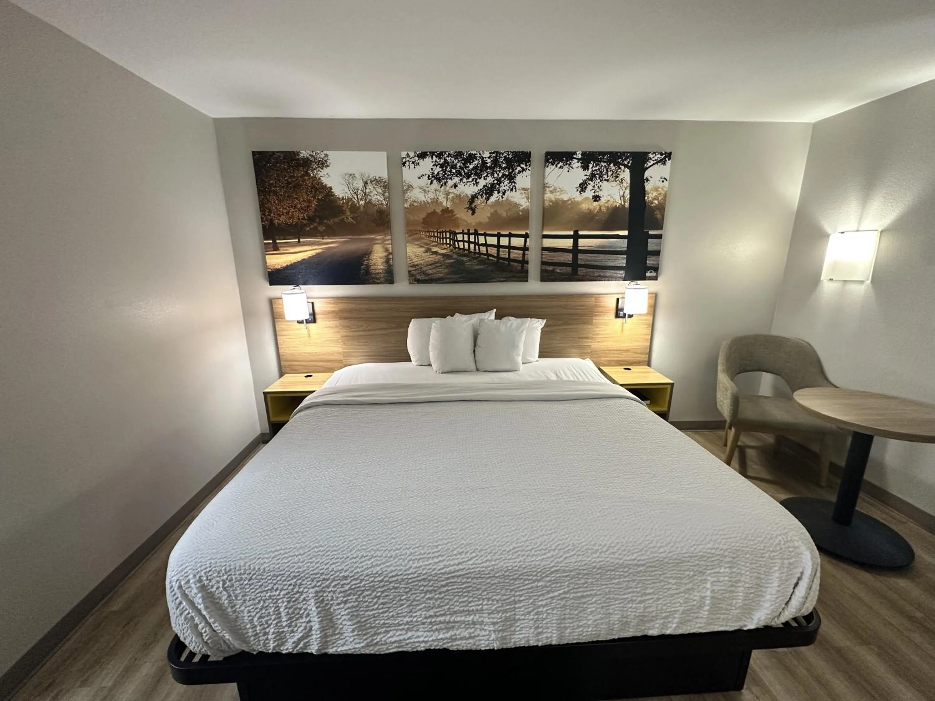 Bed in Days Inn by Wyndham Adel I-75