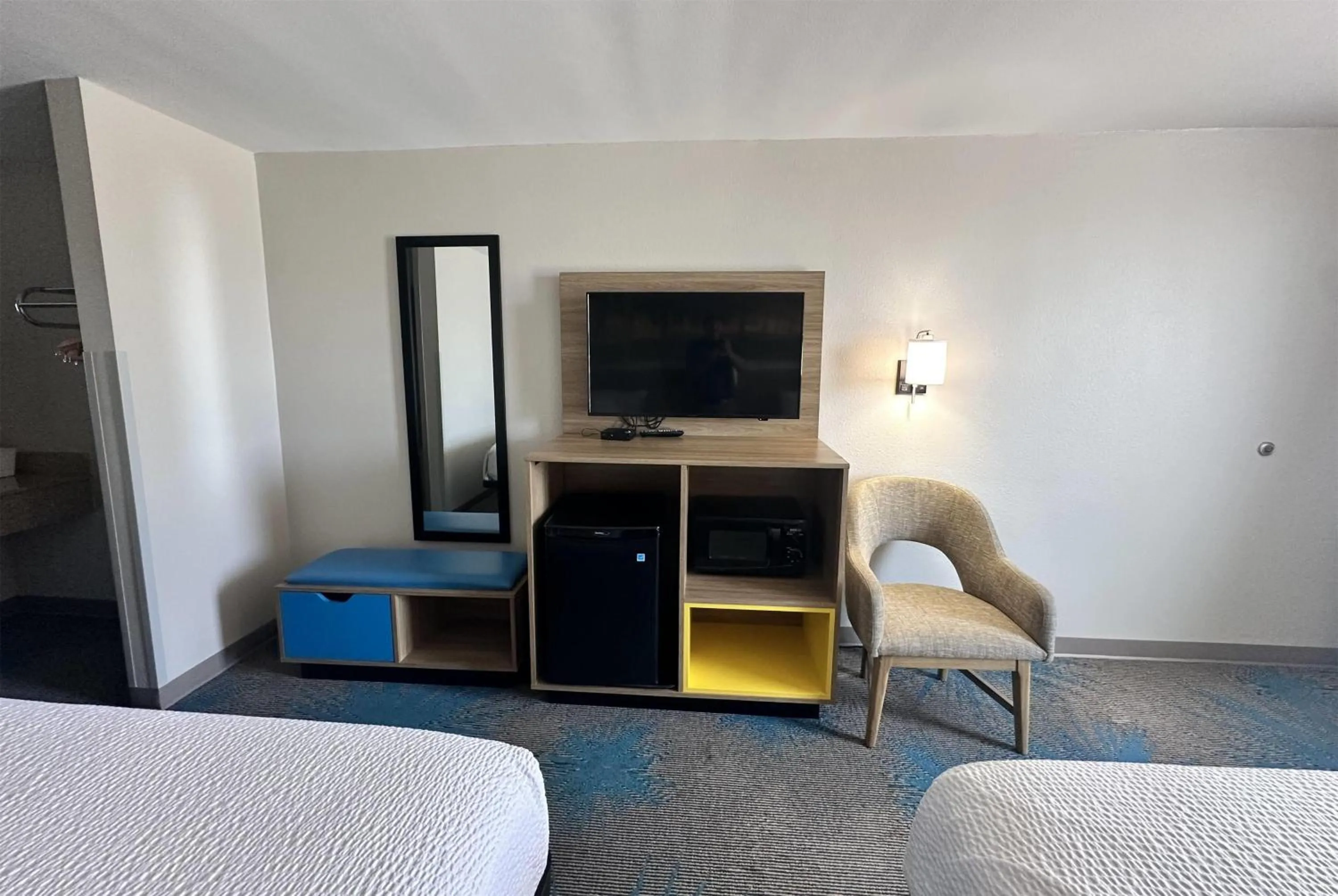 Photo of the whole room, Bed in Days Inn by Wyndham Adel I-75