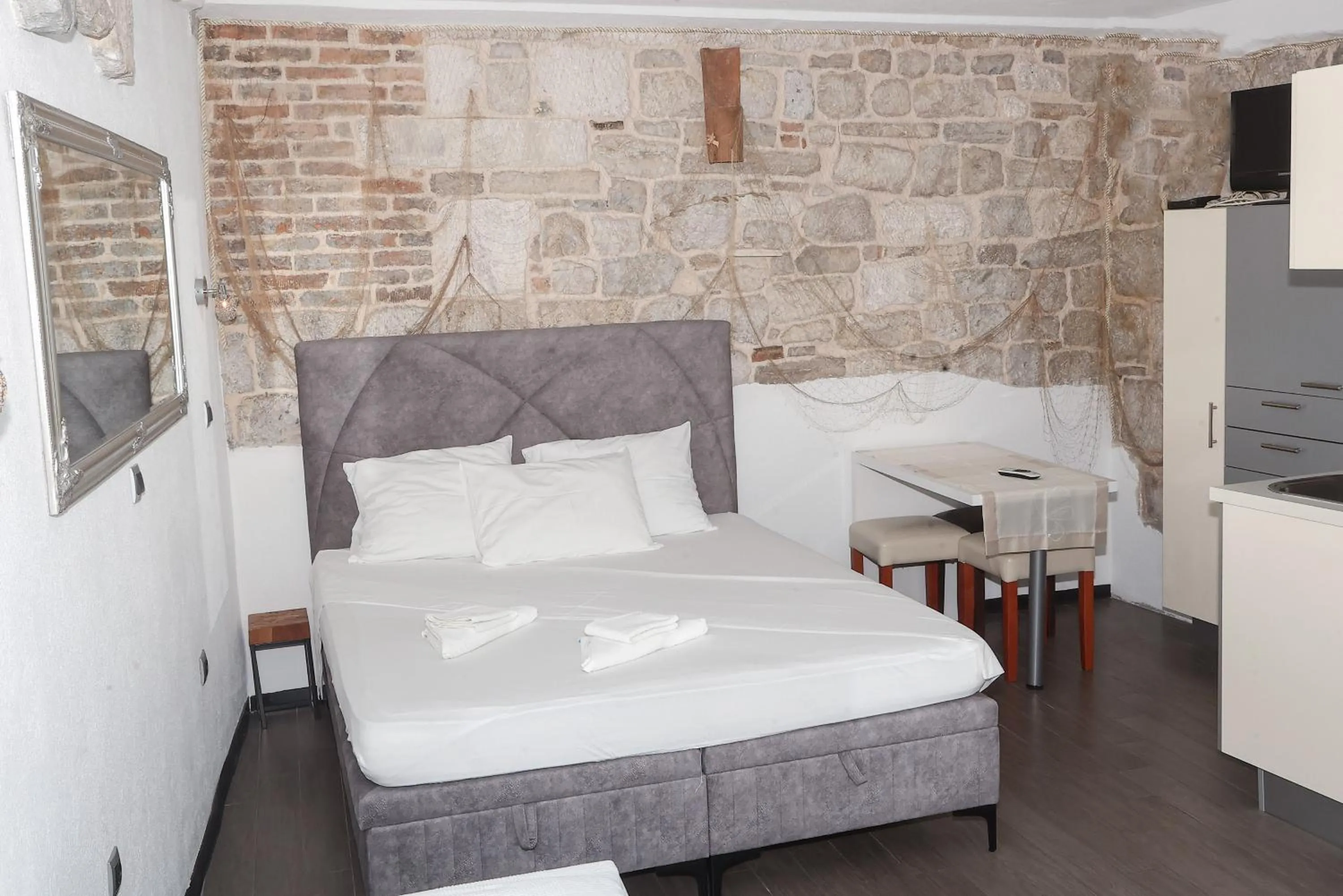 Bed in Apartments Nikolla