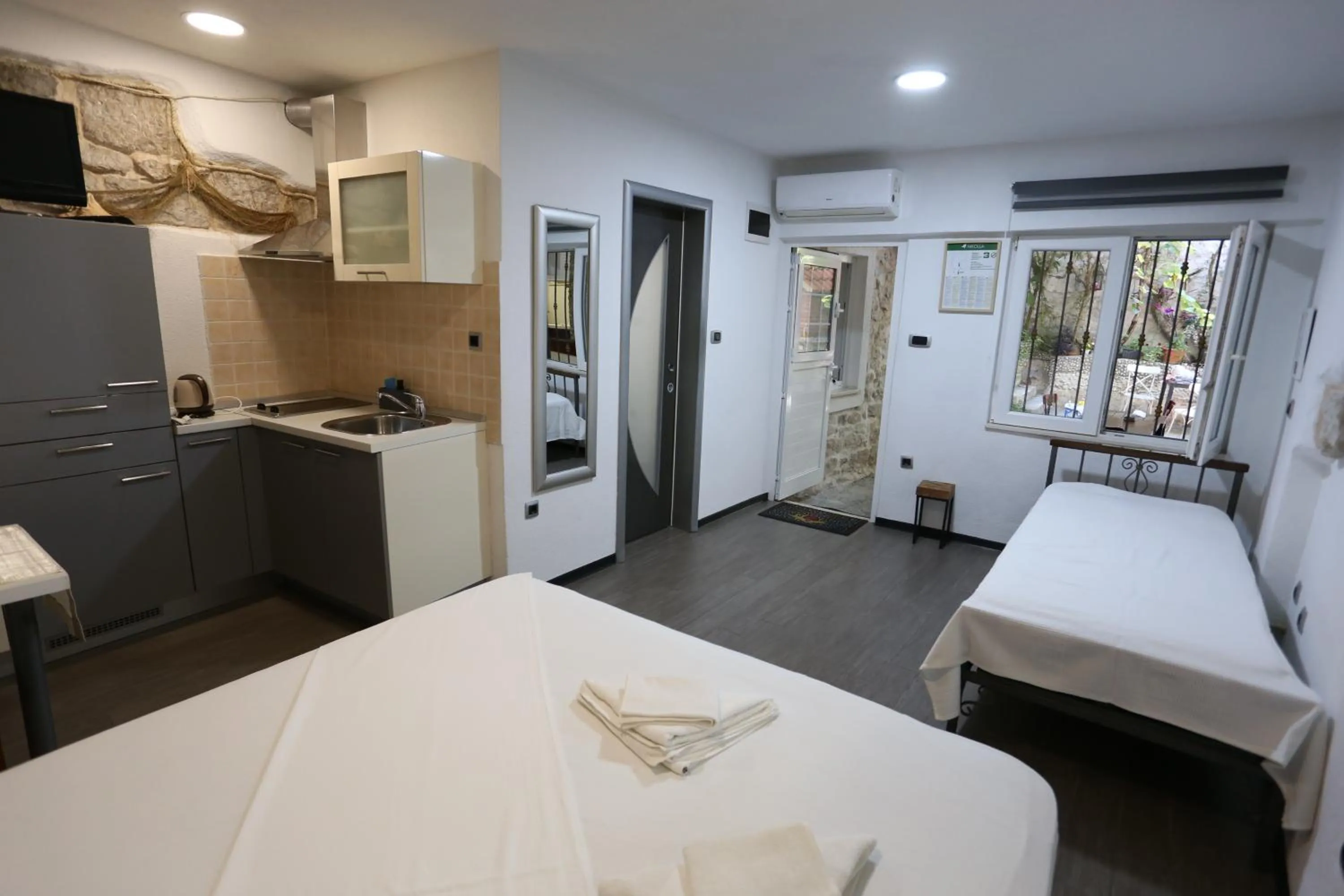 Bed in Apartments Nikolla