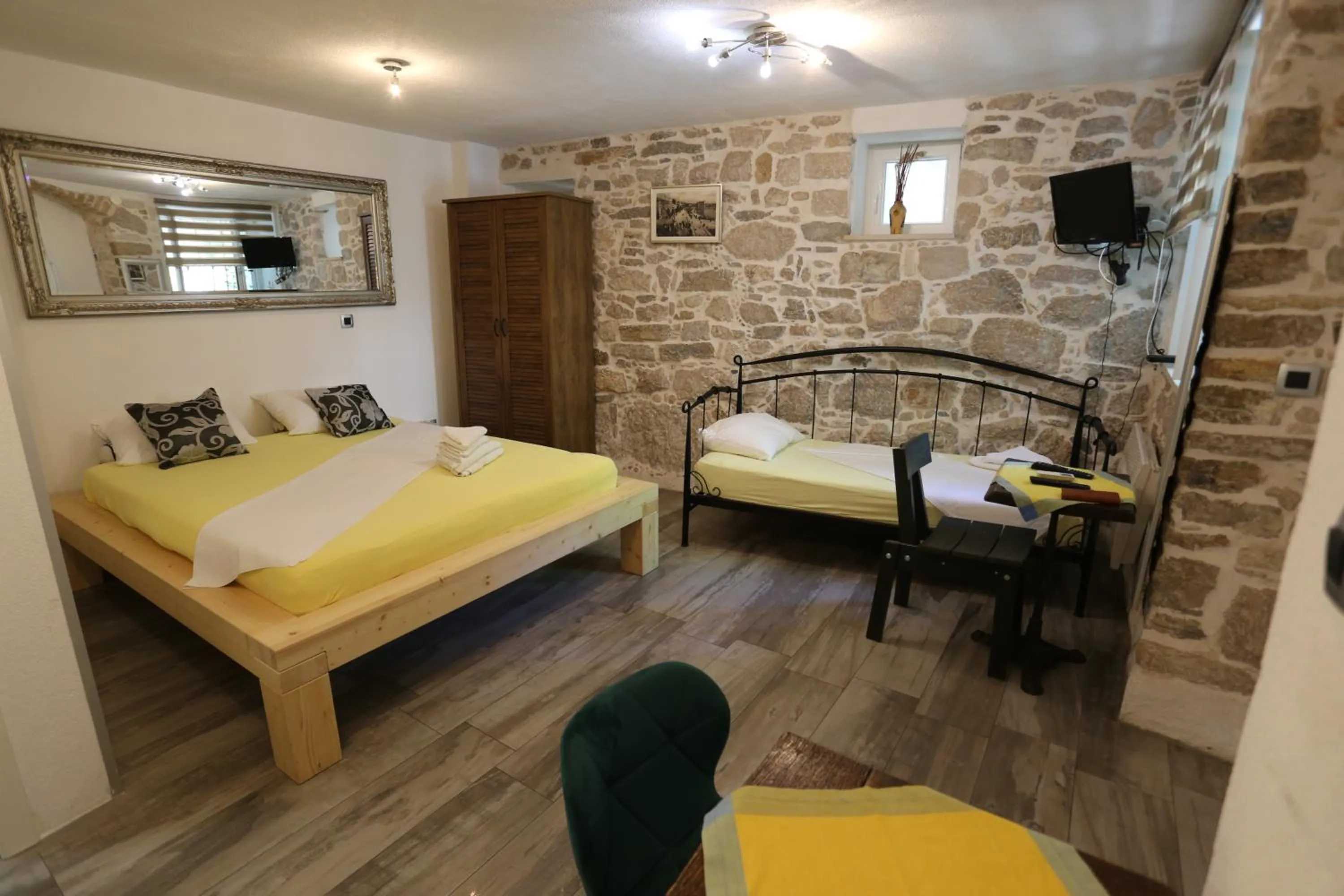 Bed in Apartments Nikolla