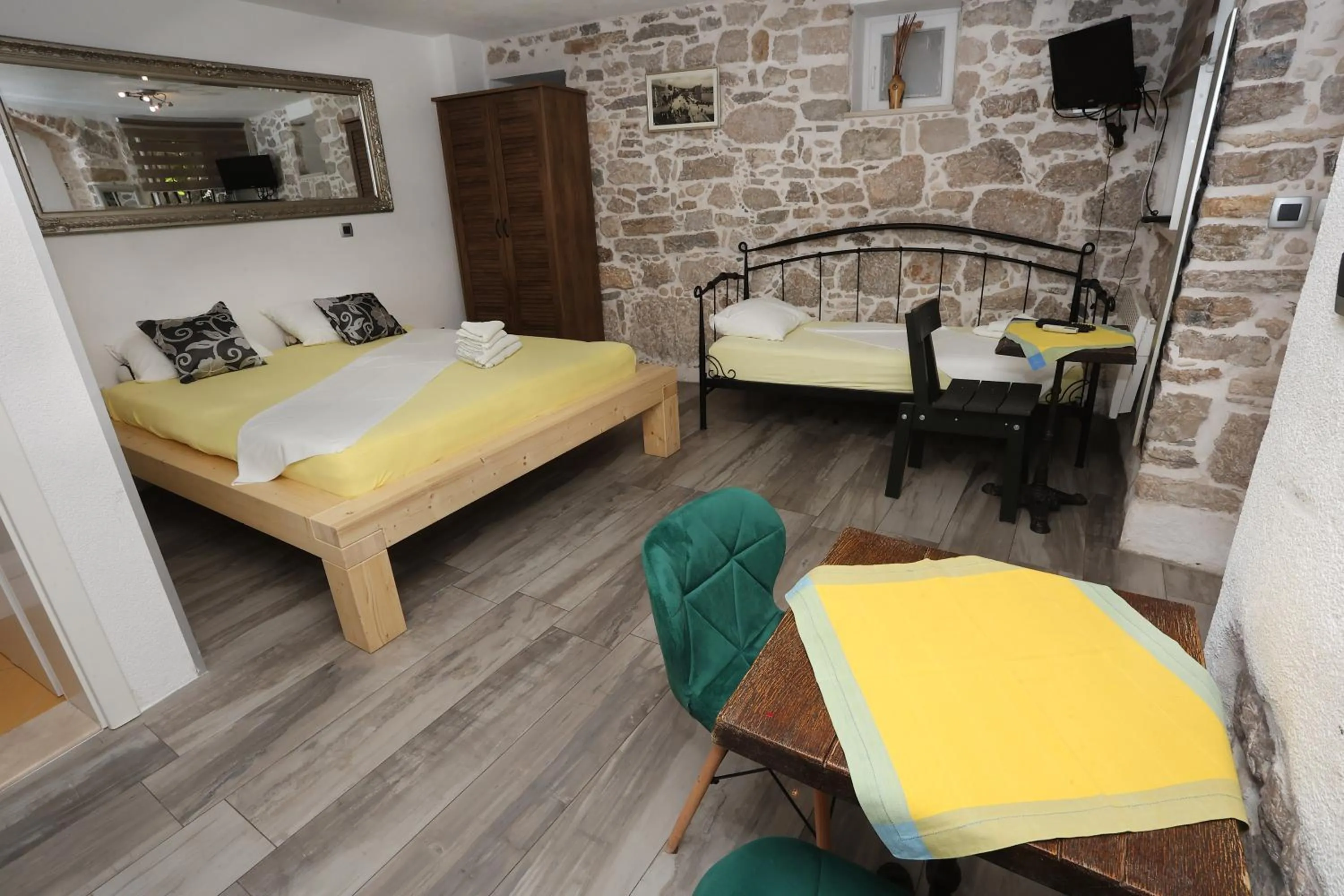 Bed in Apartments Nikolla